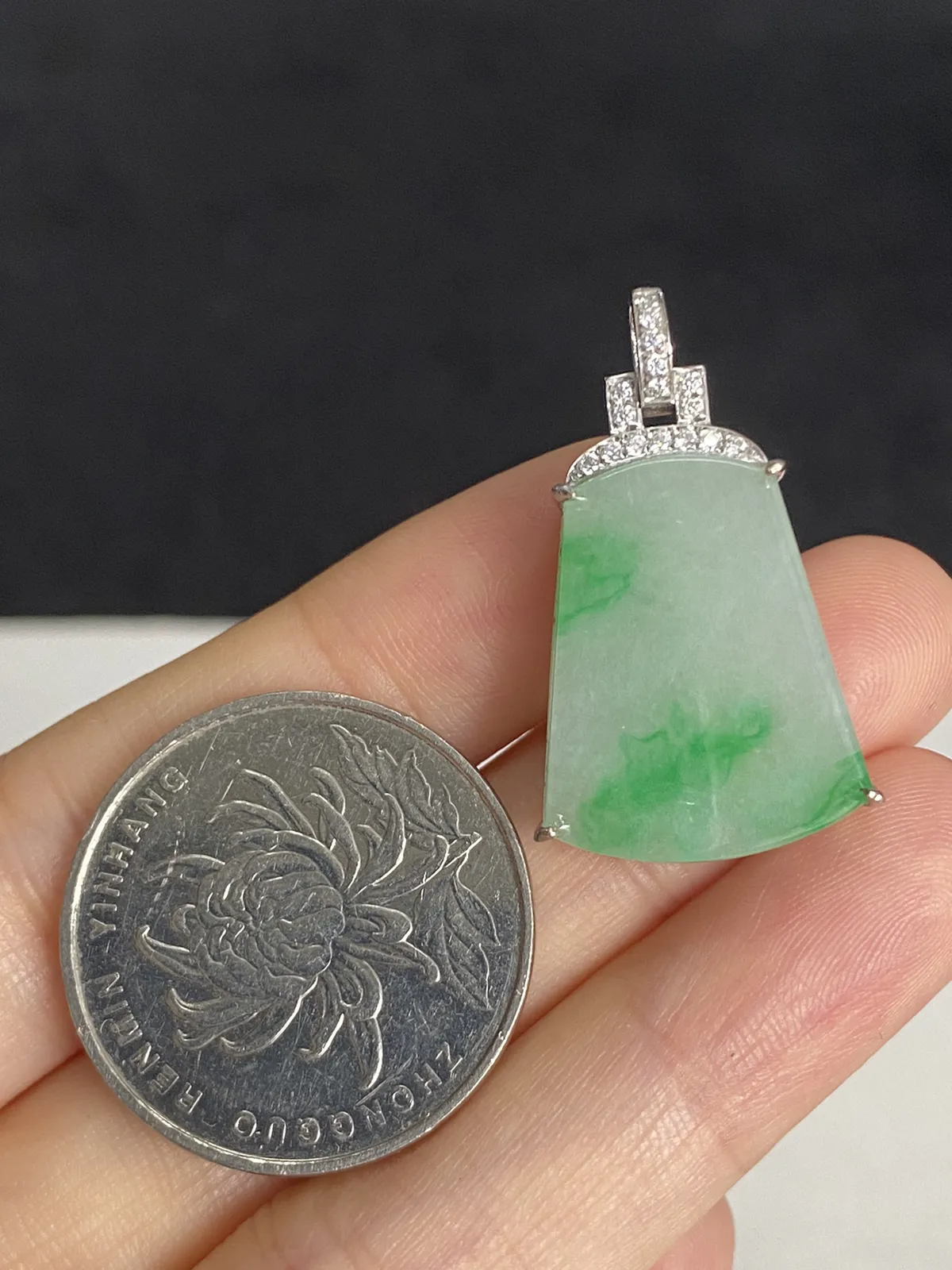 翡翠冰糯种飘绿无事牌，印记：G18K