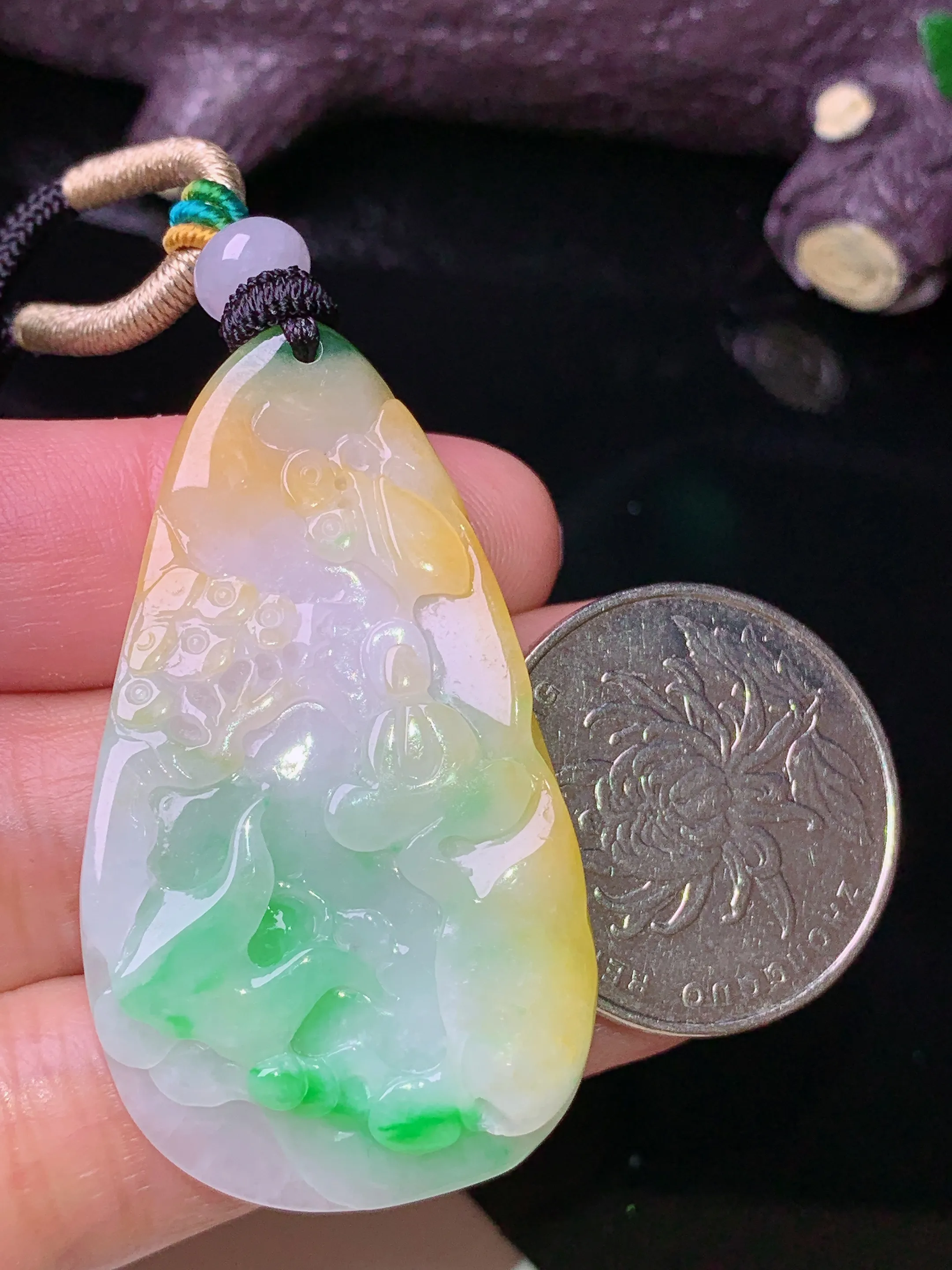 飘黄绿悟道牌吊坠 玉质细腻 色泽艳丽清新 整体尺寸46*26.2*5.5