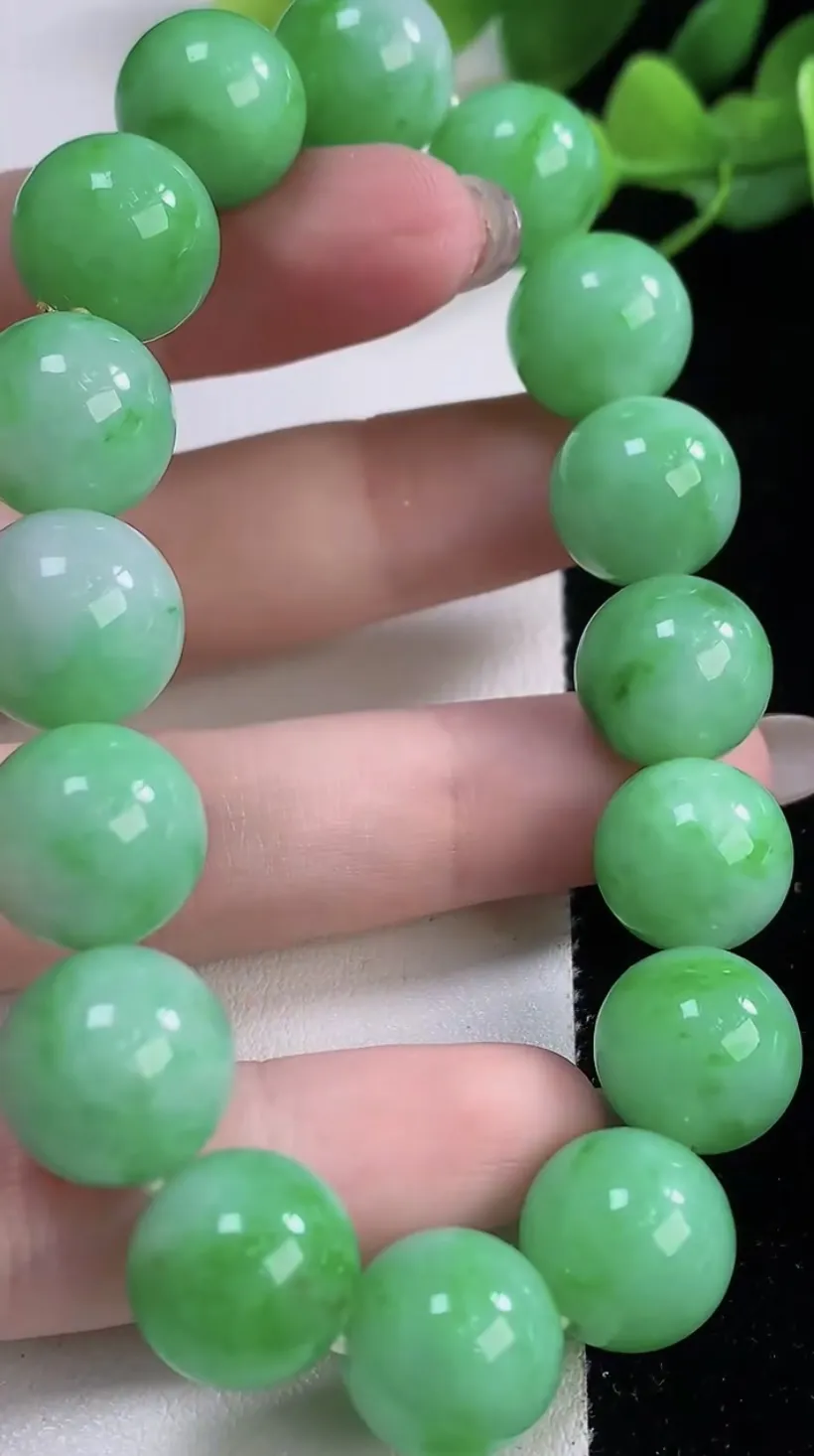 翡翠a货冰种满绿圆珠手串16颗，尺寸12.6，重量:57.09g