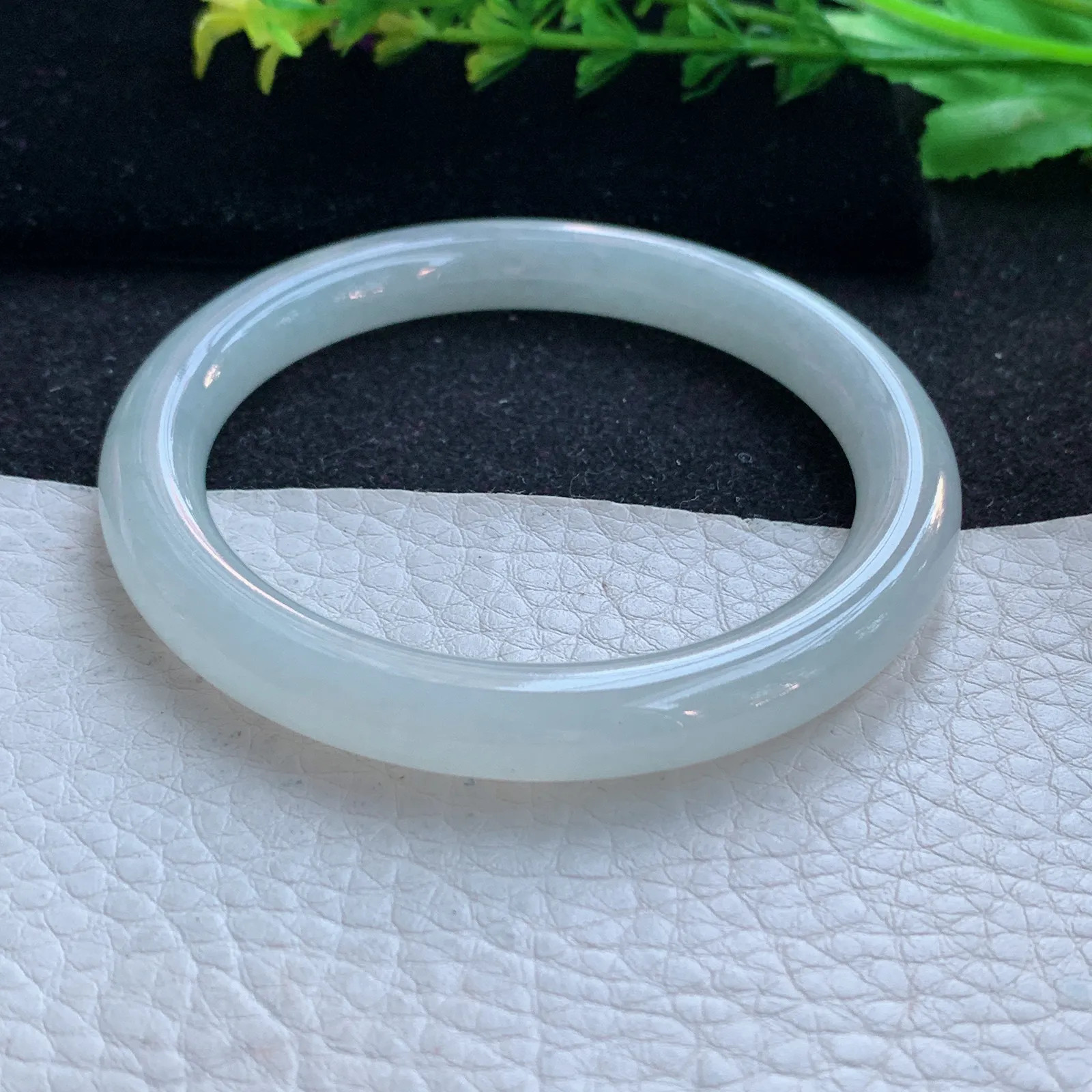 n自然光54.5*8.4叮当镯 缅甸翡翠a货玉手镯白月光圆条玉手环