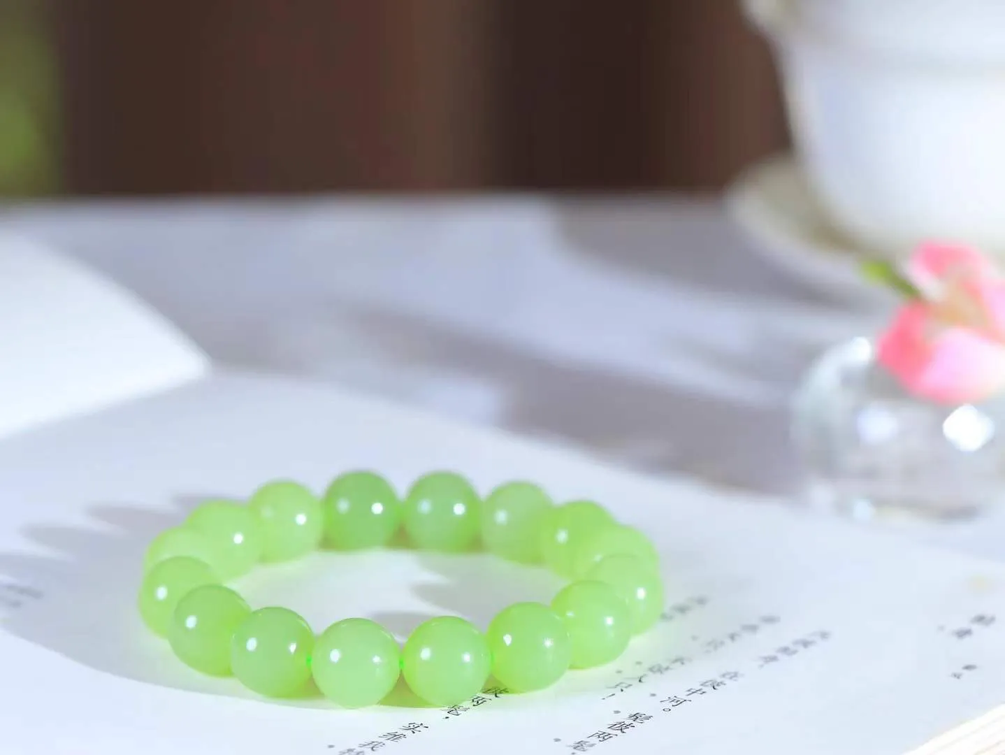 【珠圆玉润.手串】

精品️和田玉翠绿色珠圆玉润手串 玉质温润细腻  整串打磨圆润，佩戴舒适。珠珠