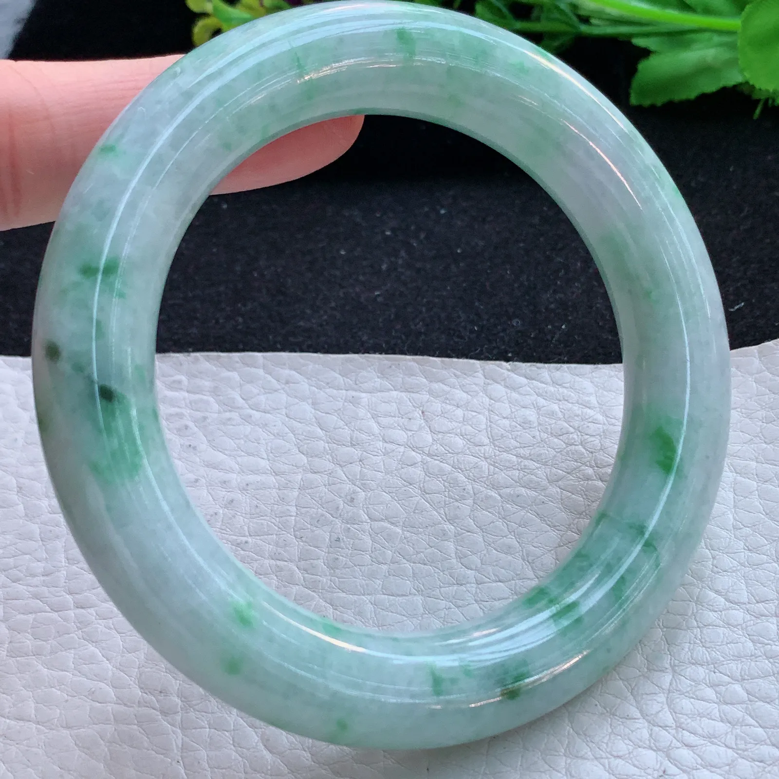 n自然光59*12.5*12.3胖圆镯 缅甸翡翠a货玉手镯飘绿大气圆条玉手环