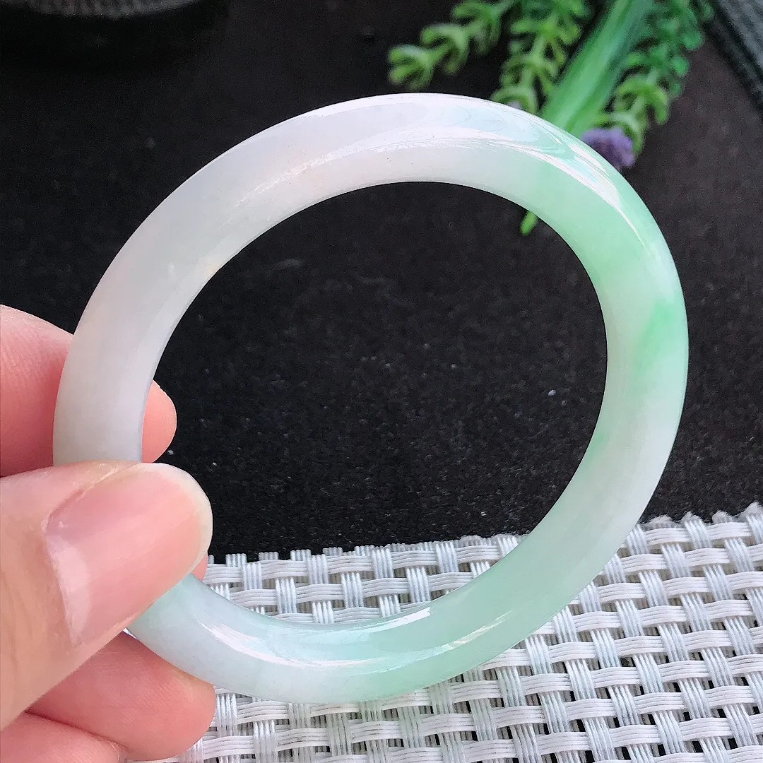 天然A货翡翠53/8.8老坑秀气冰胶浅绿圆条手镯玉手镯