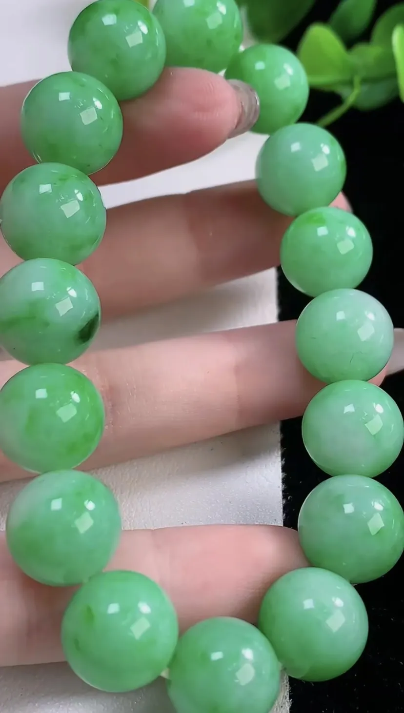 翡翠a货冰种满绿圆珠手串16颗，尺寸12.6，重量:57.09g
