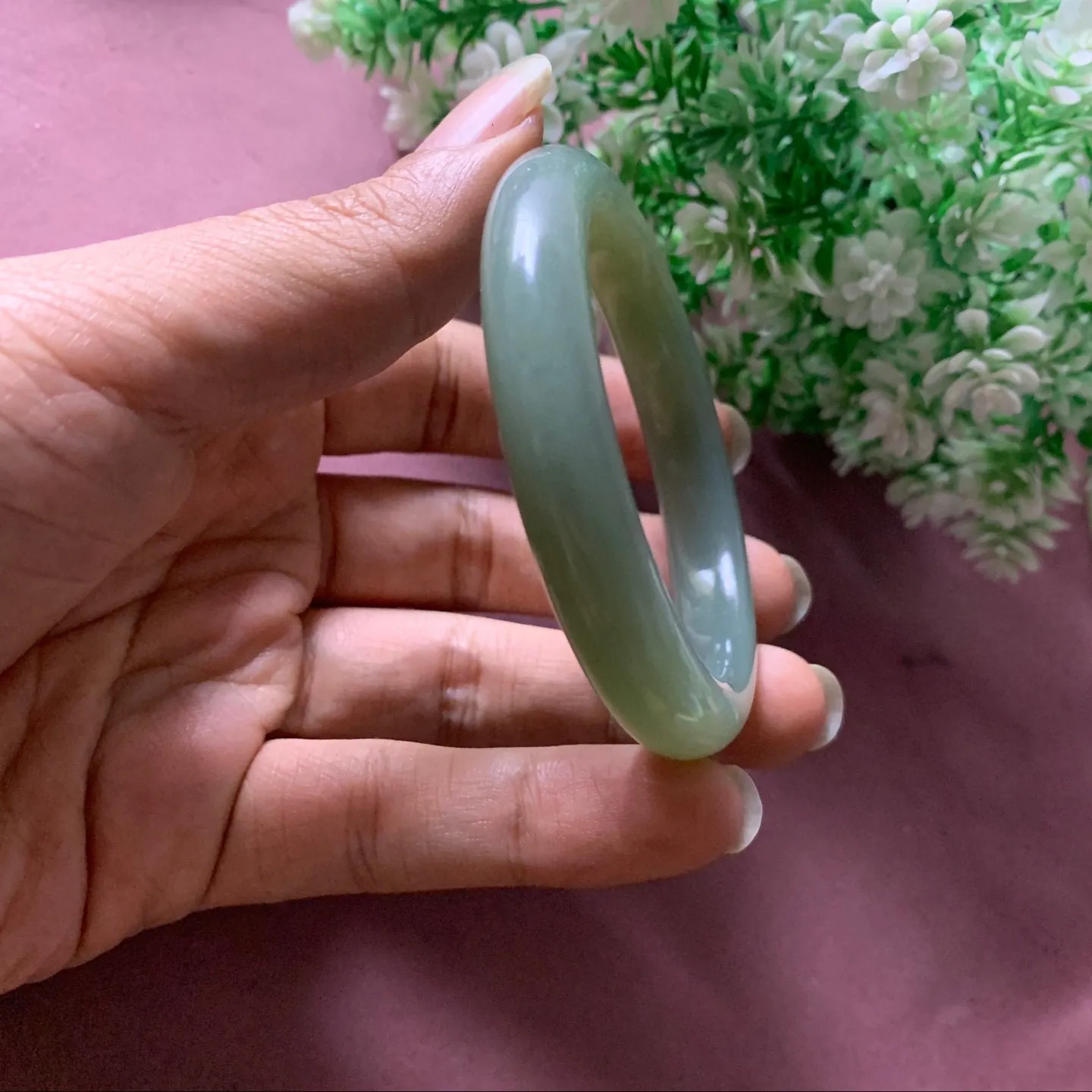 和田玉52.5圈口且末蓝漂糖手镯，玉质细腻油润 底色纯净  无裂无杂 脂粉好，品质高