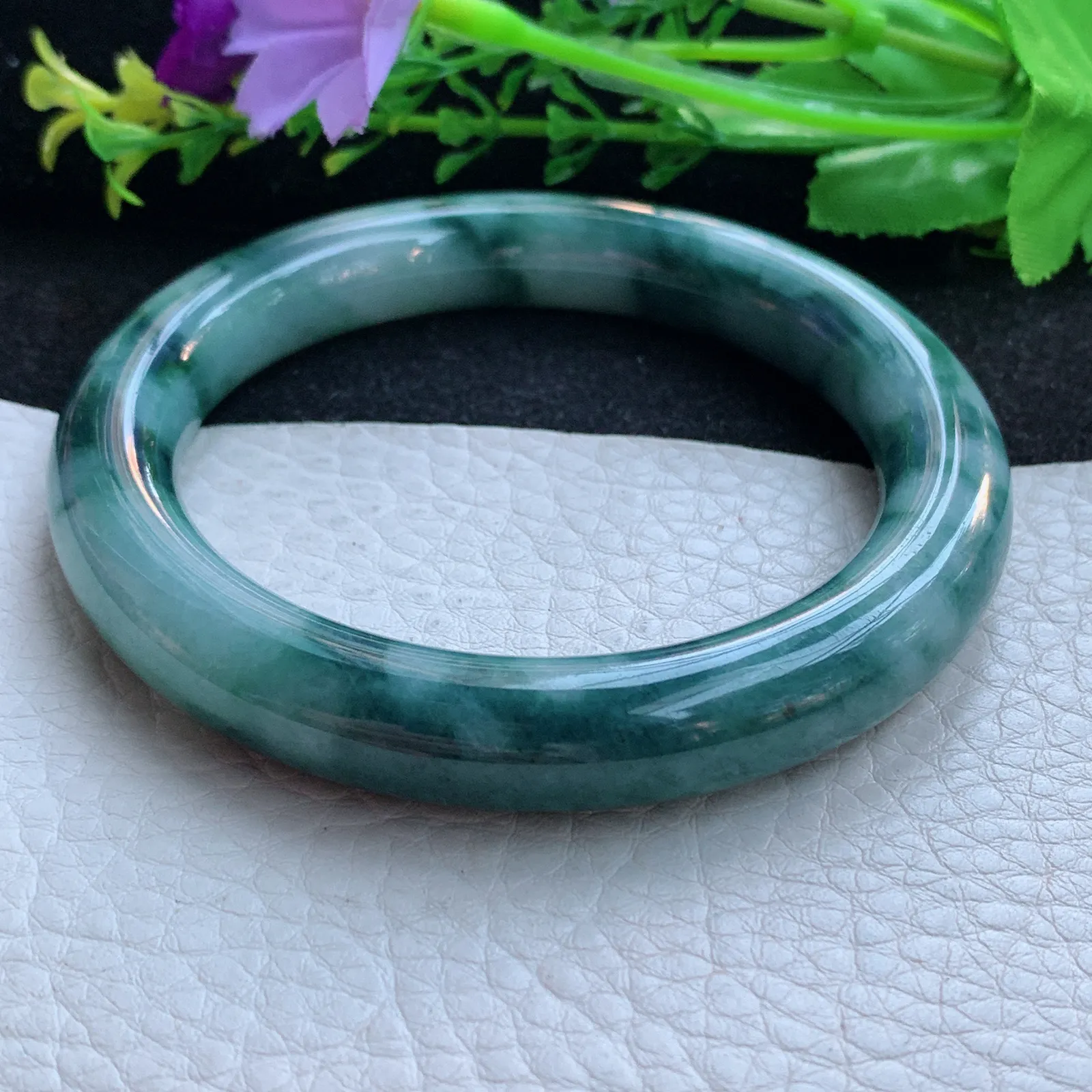 js自然光59*11.2*10.2美人镯 缅甸翡翠a货玉手镯蓝韵圆条玉手环