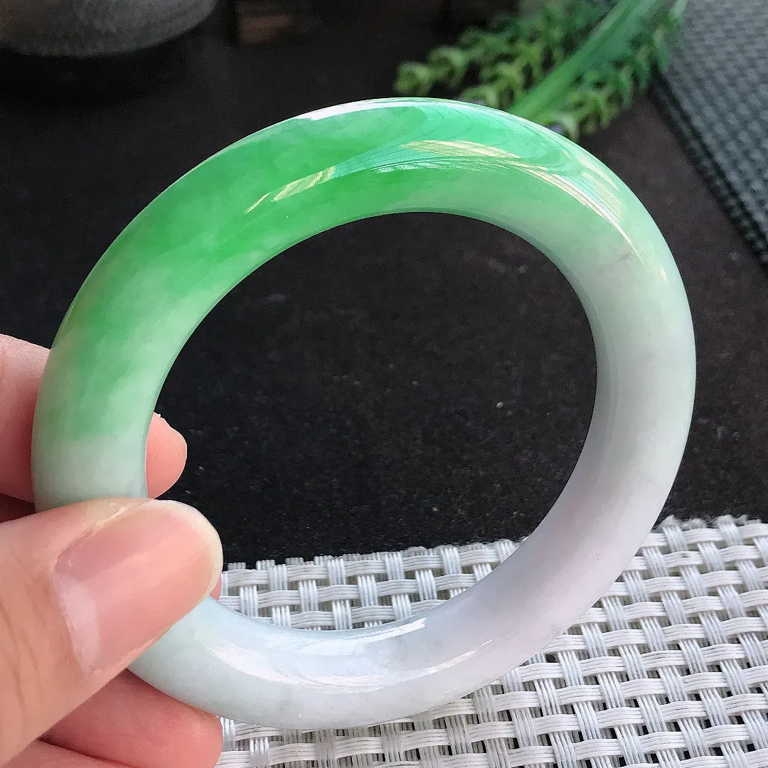 天然A货翡翠55/11.5老坑温润飘阳绿胖圆条手镯玉手镯