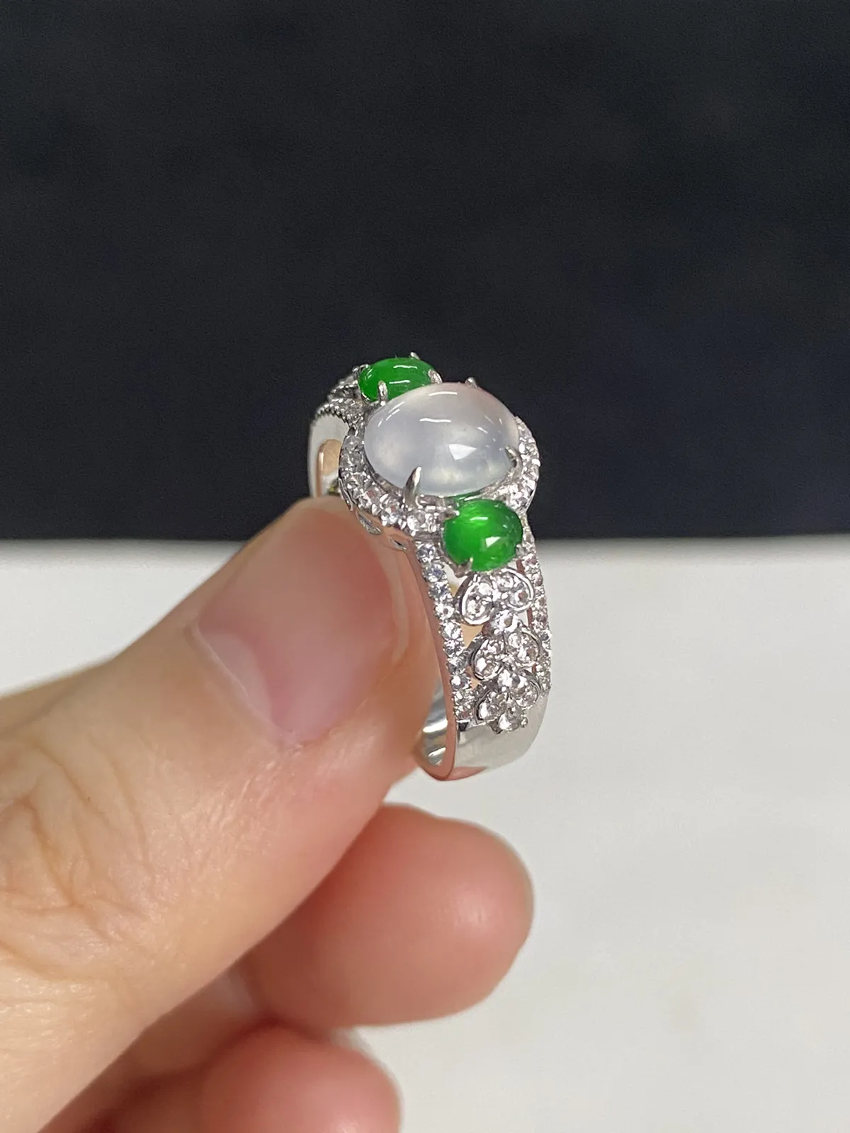 翡翠戒指，印记：G18K