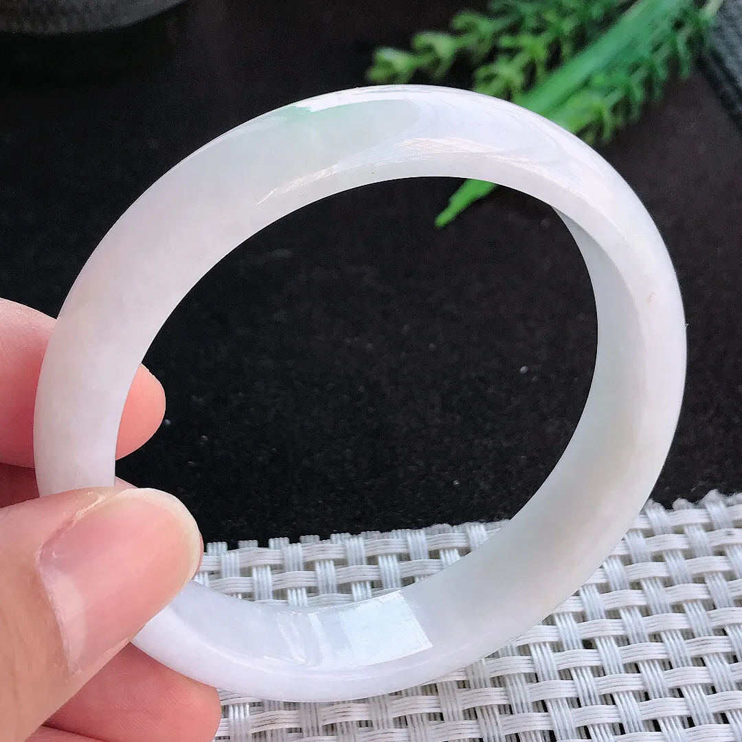 天然A货翡翠58.5/13.5/7.1老坑秀气冰润飘绿手镯宽边玉手镯