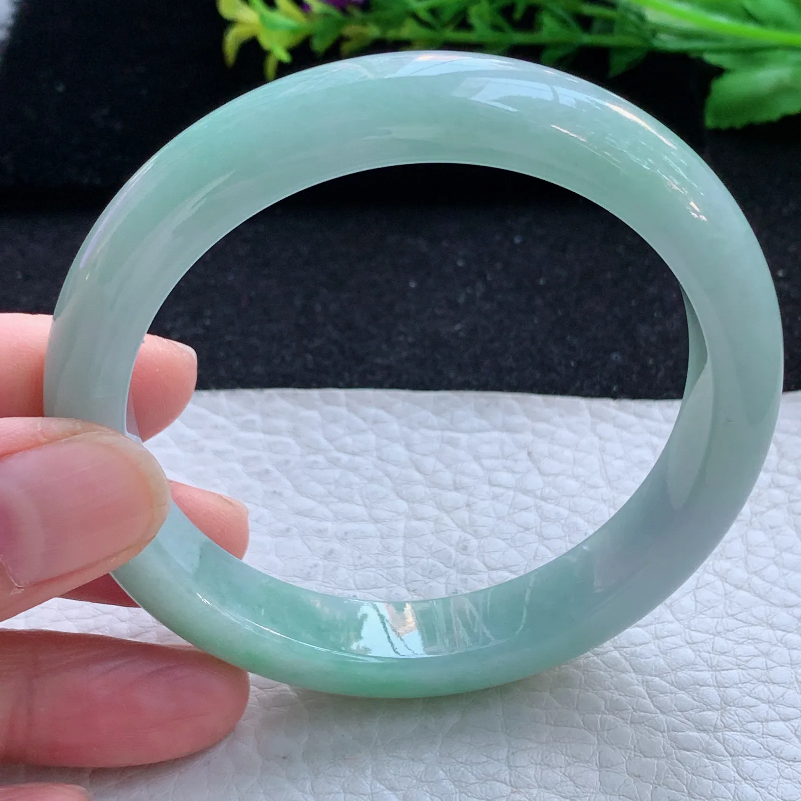 n自然光58.5*11:6*8.3平安镯 缅甸翡翠a货玉手镯清新宽边玉手环