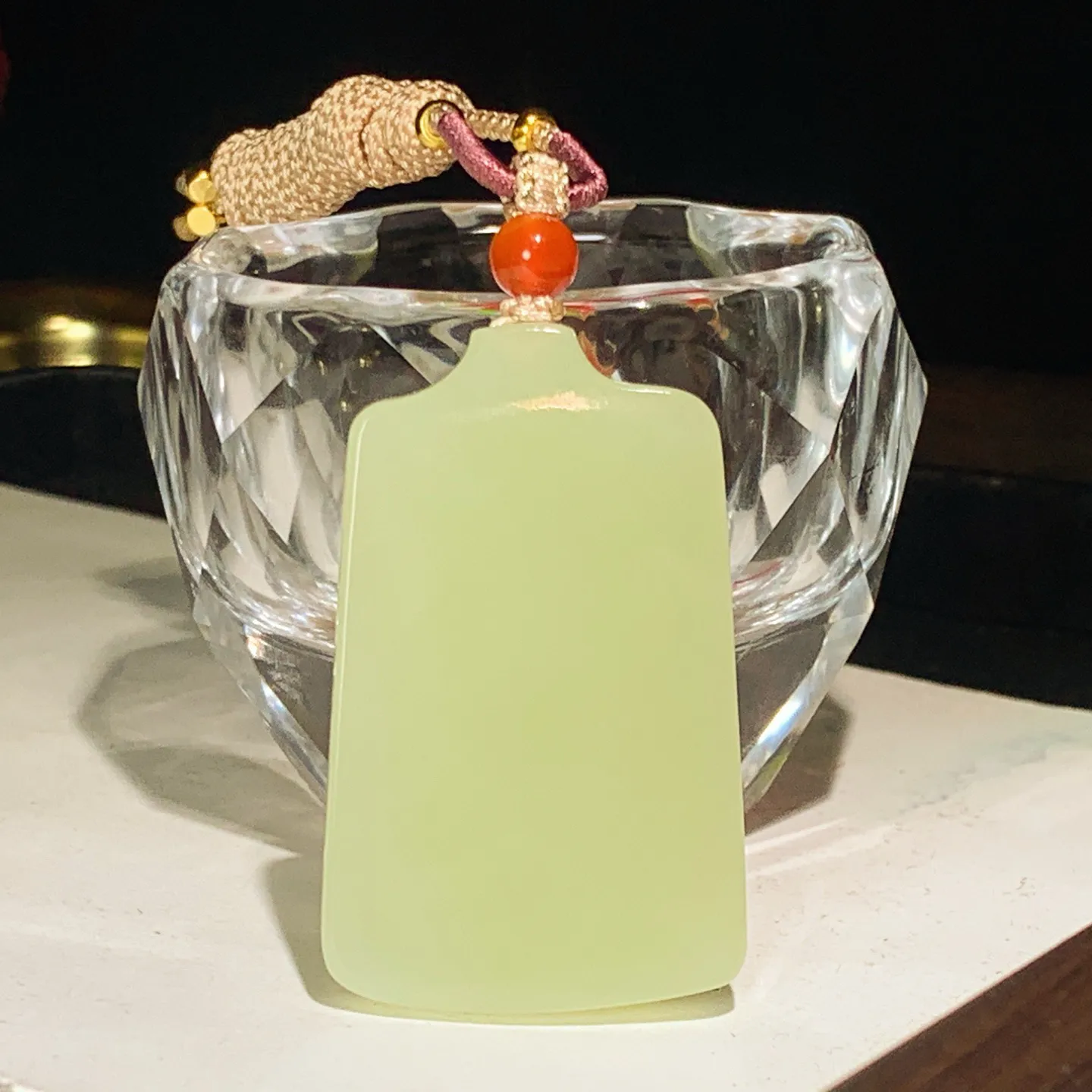 新疆若羌黄口料平安无事牌挂件。尺寸48/30/10重31克。玉质细腻油润。手推出油。佩戴高端典雅。lt251128