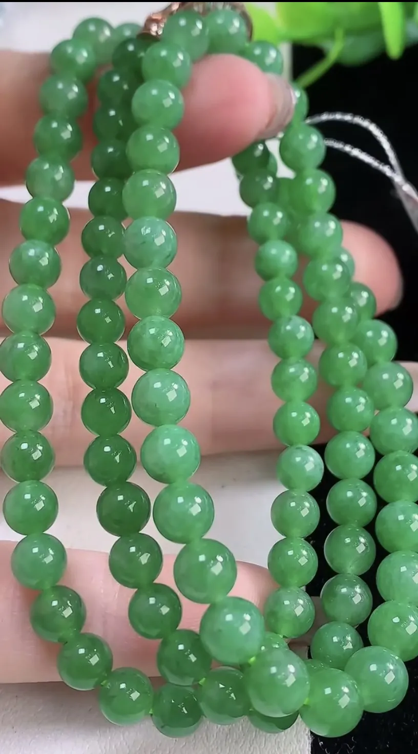 翡翠a货冰种满绿圆珠项链97颗，尺寸5.7，重量:32.55g