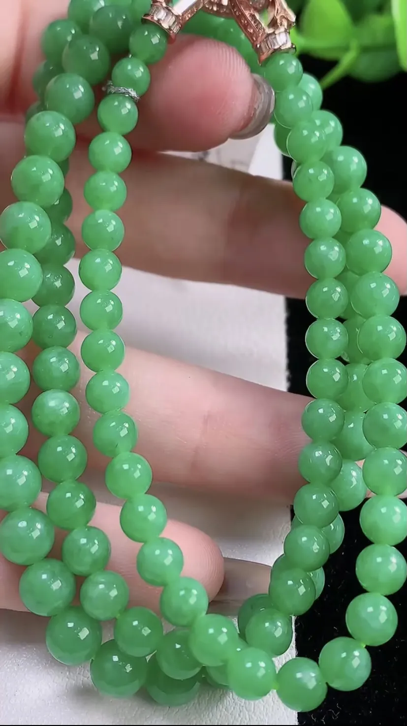 翡翠a货冰种满绿圆珠项链103颗，尺寸5.3，重量:31.36g