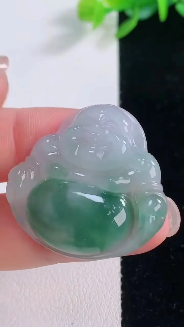 天然A货翡翠冰种飘花佛公吊坠，尺寸30.3-31.4-5.3，重量:7.77g
12月1日