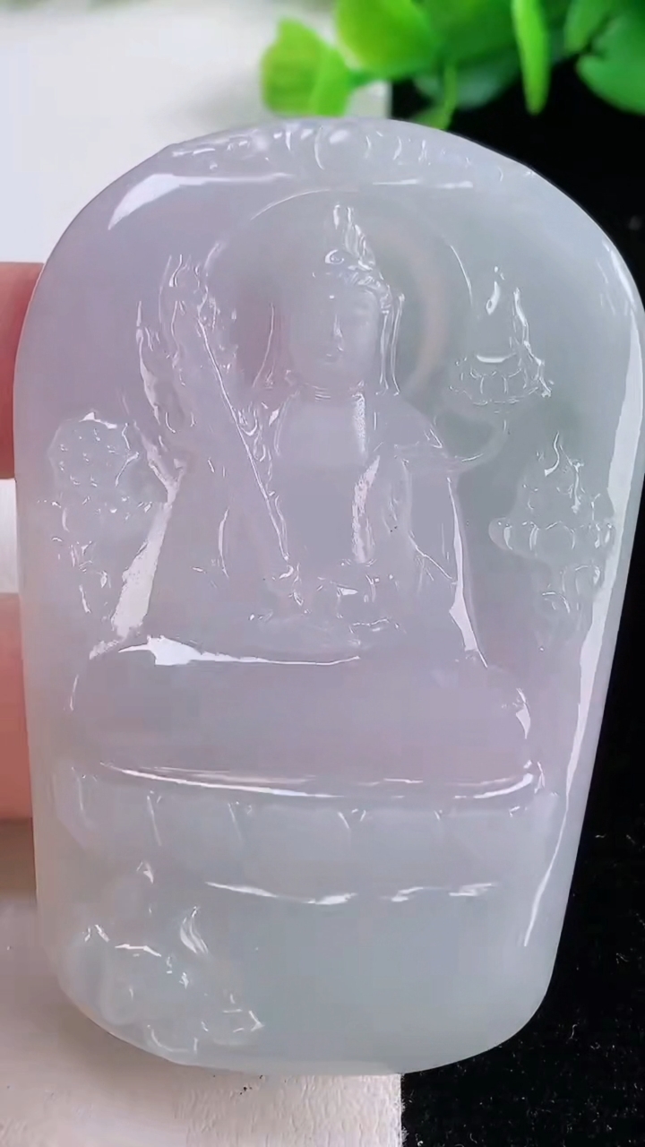 天然A货翡翠虚空藏菩萨吊坠，尺寸65.2-43.8-4.3，重量:30.00g
12月1日