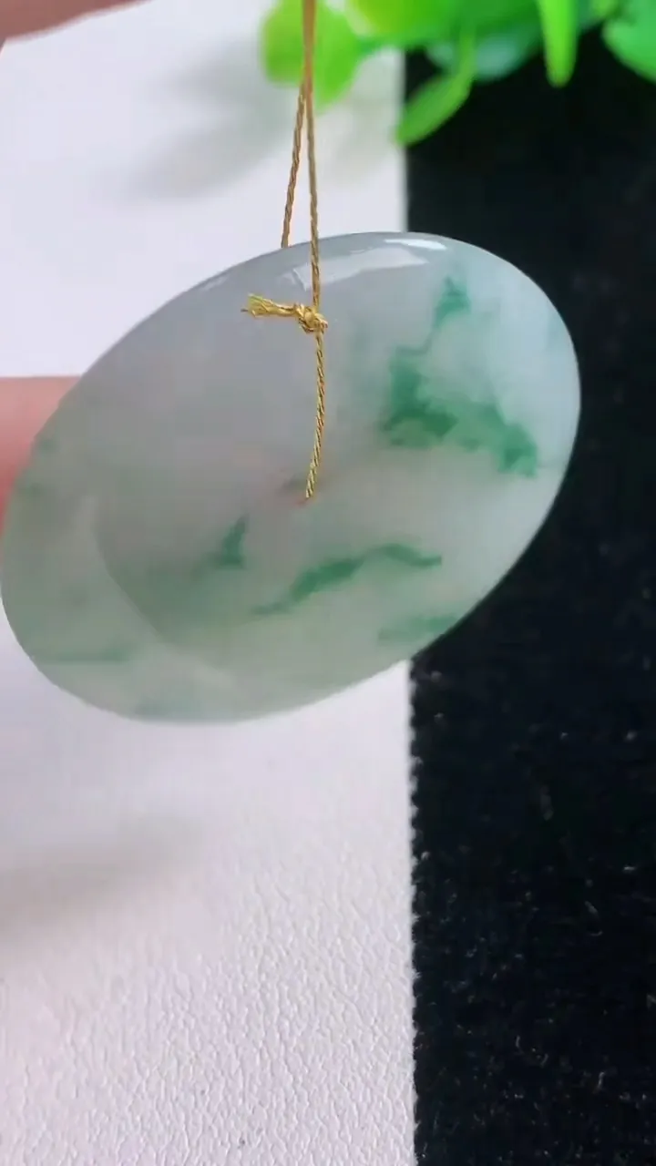 天然A货翡翠冰种飘花平安扣吊坠，尺寸37.3-5.7，重量:16.95g
12月1日