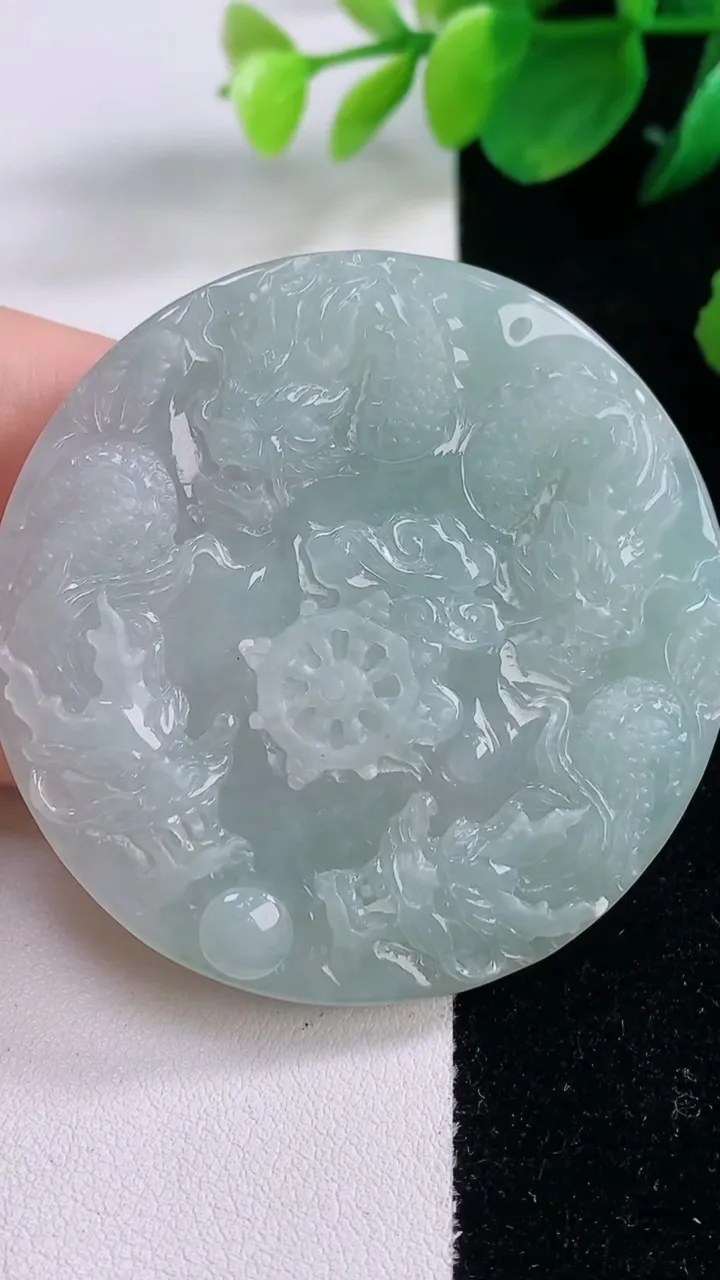 天然A货翡翠九龙至尊 龙牌吊坠，尺寸53.5-8.2，重量:44.00g
12月1日