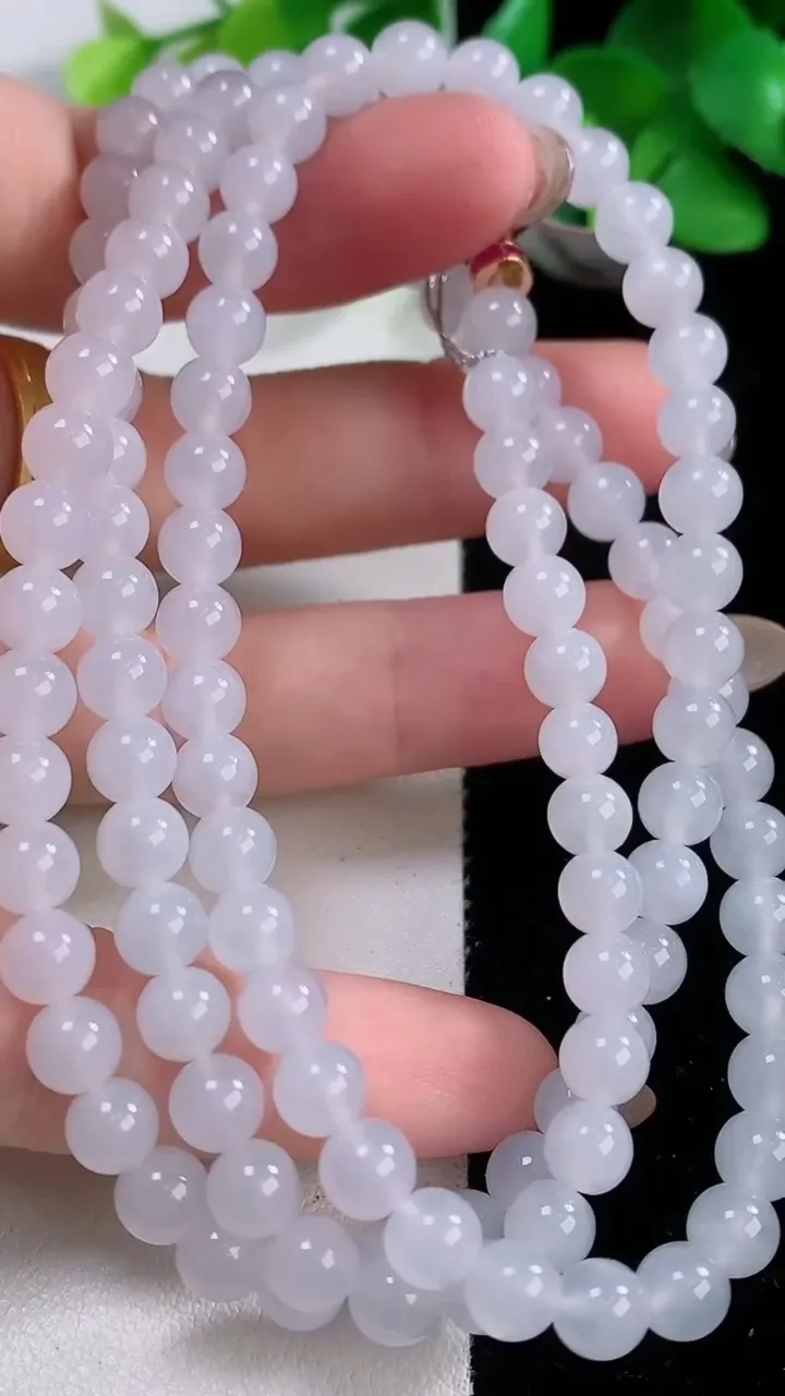 天然A货翡翠圆珠项链112颗，尺寸5.8，重量:41.56g
12月1日