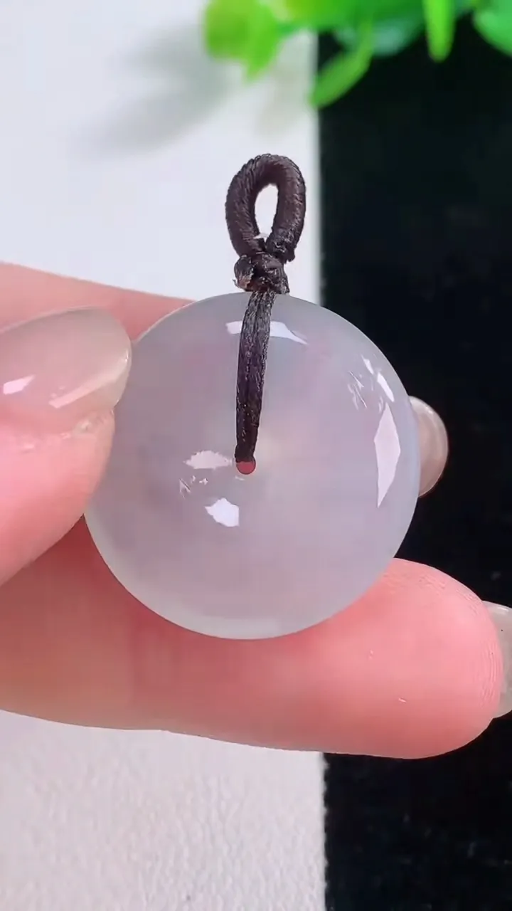 天然A货翡翠平安扣吊坠，尺寸23-5.6，重量:6.16g
12月1日