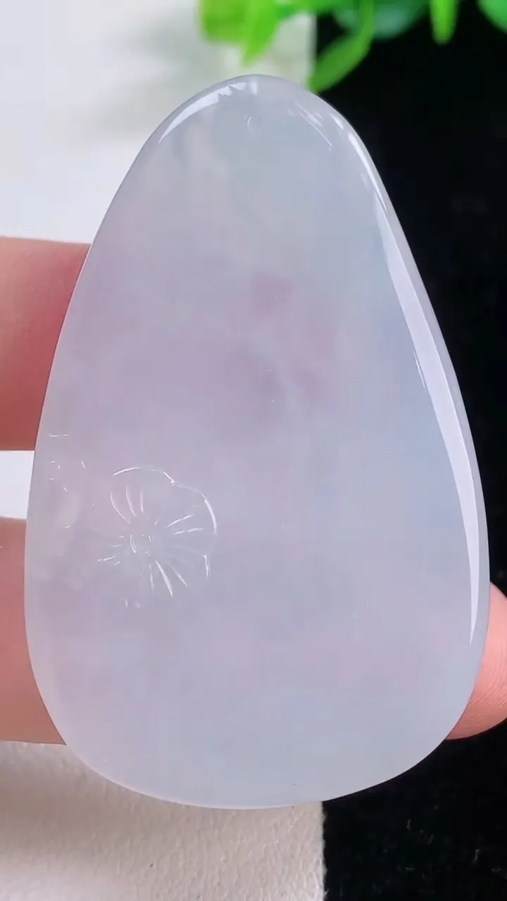 天然A货翡翠普贤菩萨吊坠，尺寸50-32.2-5.6，重量:19.05g
12月1日