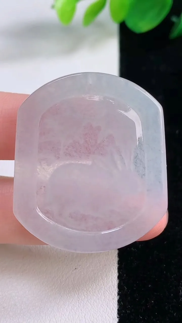 天然A货翡翠生肖兔吊坠，尺寸40-35-4.7，重量:13.24g
12月1日