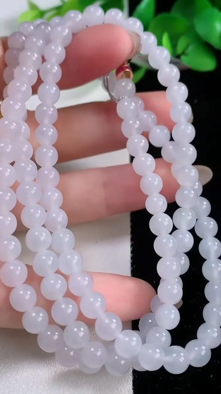 天然A货翡翠圆珠项链112颗，尺寸5.8，重量:41.56g
12月1日