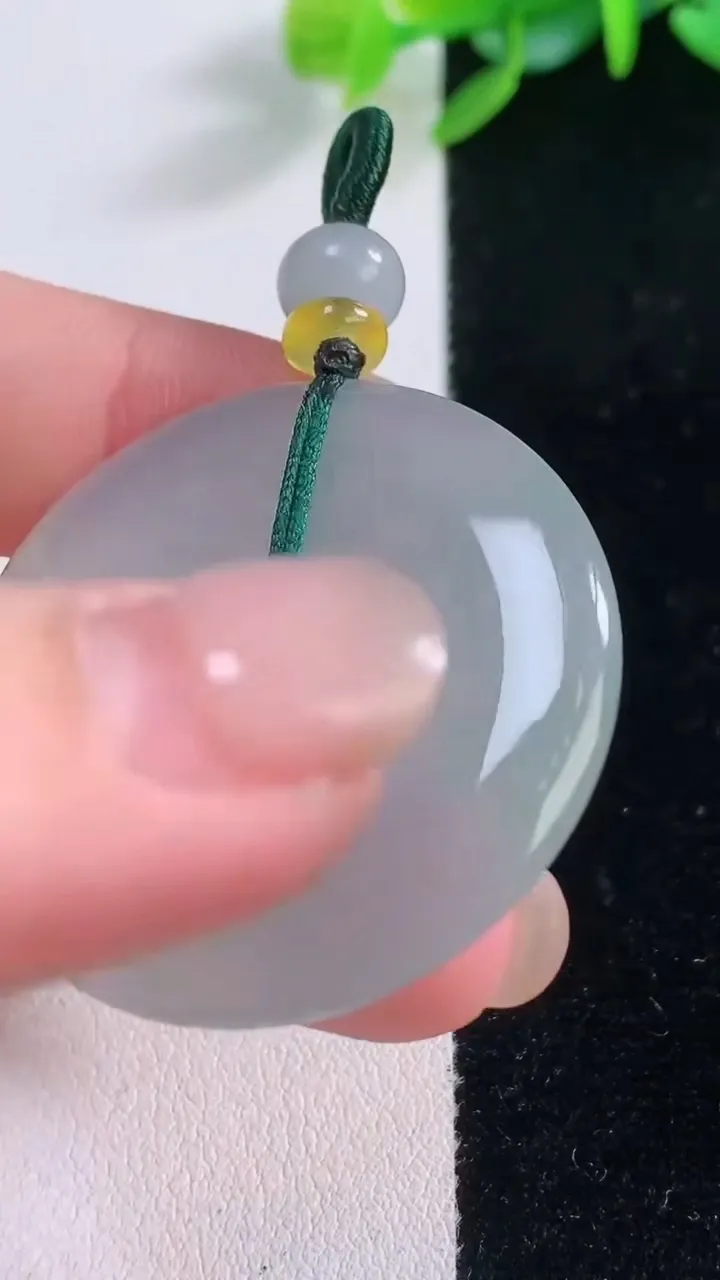 天然A货翡翠平安扣吊坠，尺寸36.3-4.3，重量:14.55g
12月1日