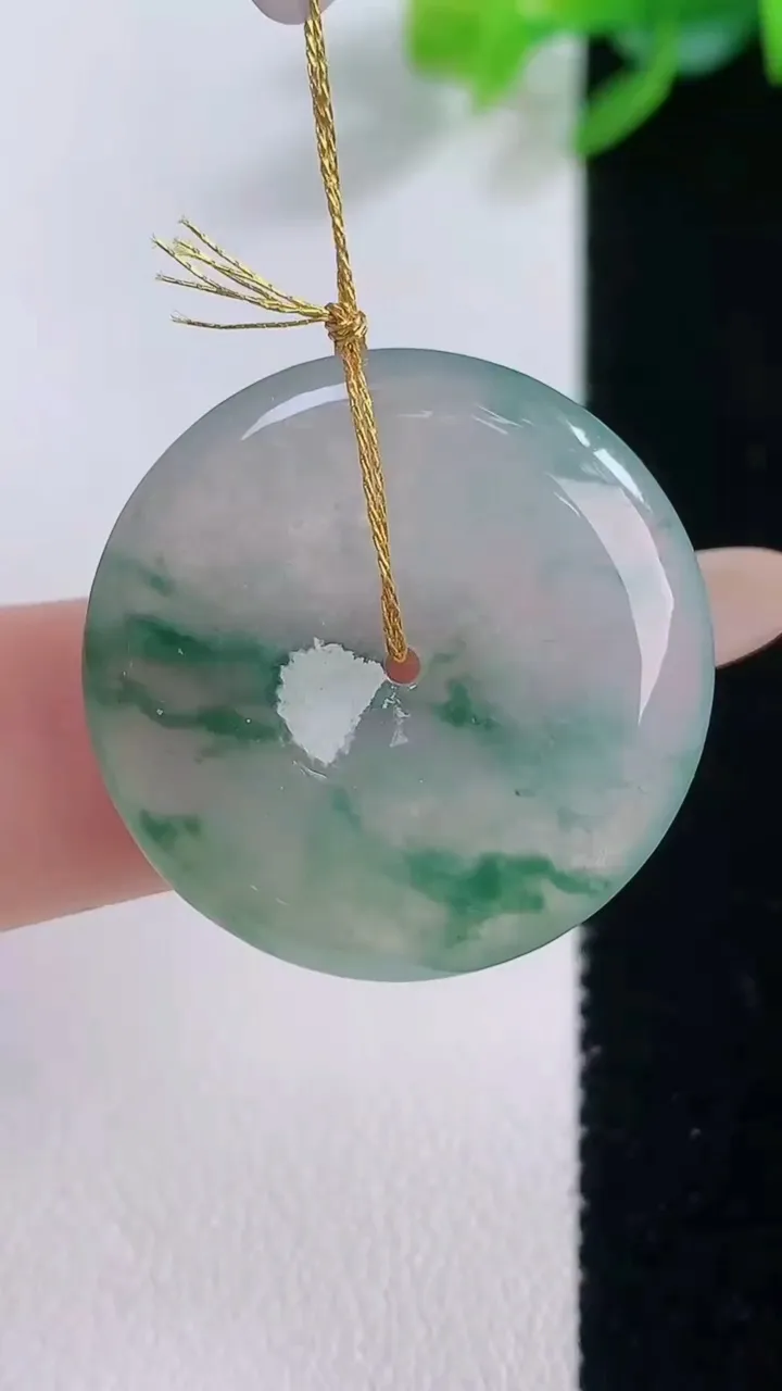 天然A货翡翠冰种飘花平安扣吊坠，尺寸26.2-4.8，重量:7.28g
12月1日