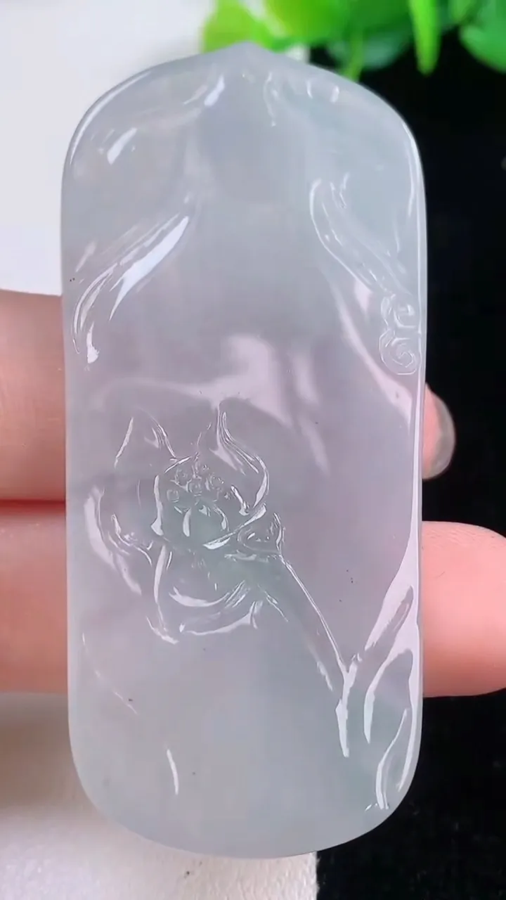 天然A货翡翠文殊菩萨吊坠，尺寸62-28.4-4.5，重量:19.67g
12月1日