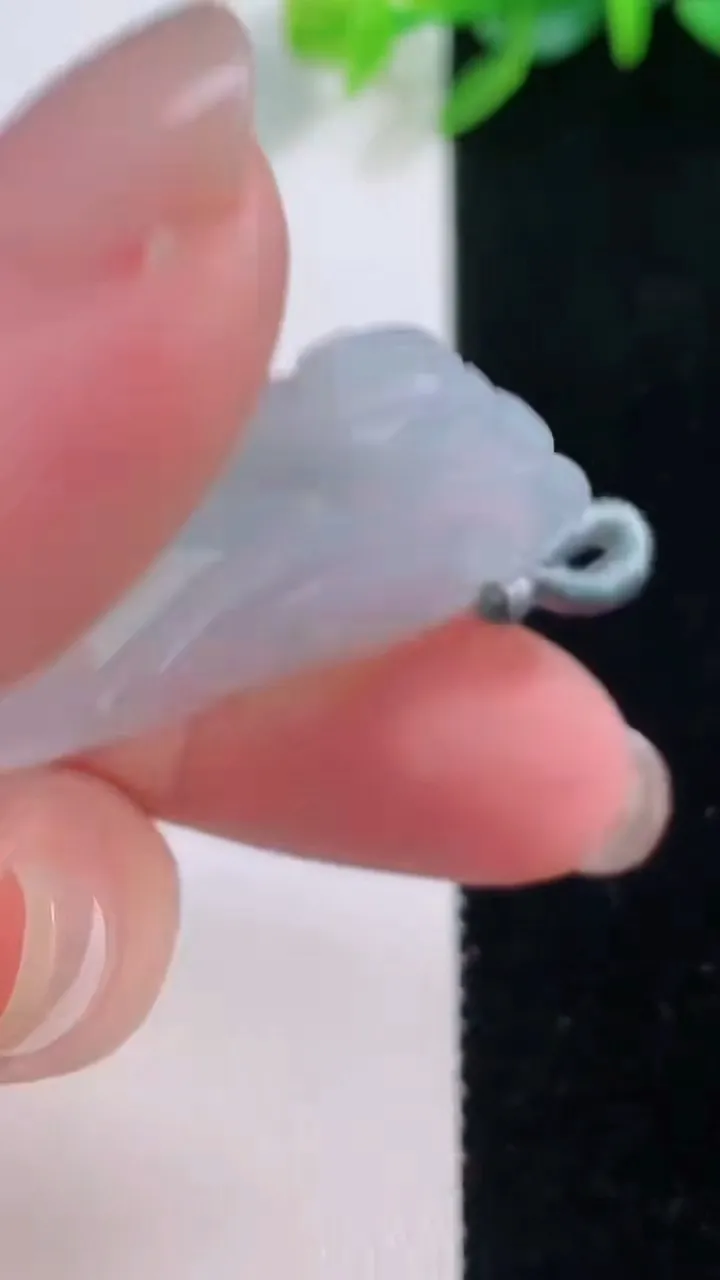 天然A货翡翠佛公吊坠，尺寸32.8-36.7-6.4，重量:11.35g
12月1日