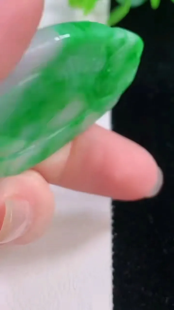 天然A货翡翠貔貅牌吊坠，尺寸51-35-3，重量:14.31g
12月1日