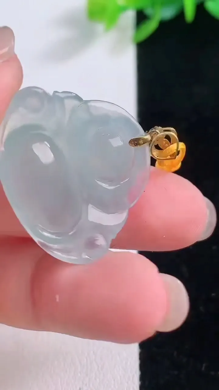 天然A货翡翠佛公吊坠，尺寸23-28.5-5.7，重量:5.34g
12月1日