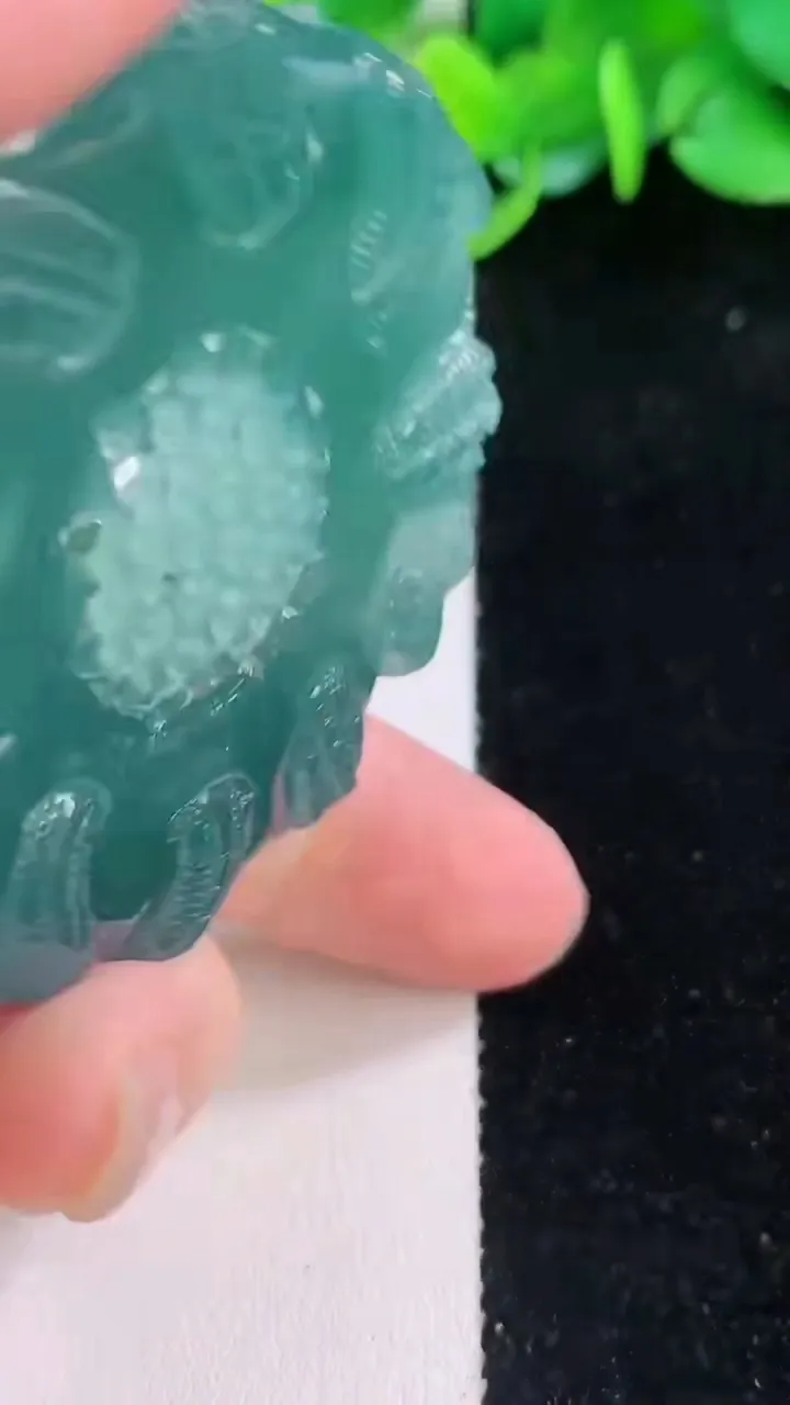 天然A货翡翠冰种蓝水九龙至尊 龙牌吊坠，尺寸51.4-50-11.4，重量:50.35g
12月1日