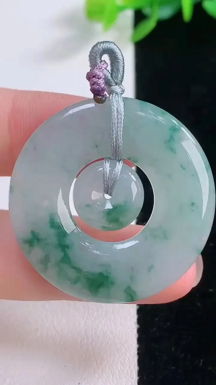 天然A货翡翠冰种飘花母子平安扣吊坠，尺寸34.2-4，重量:10.73g
12月1日