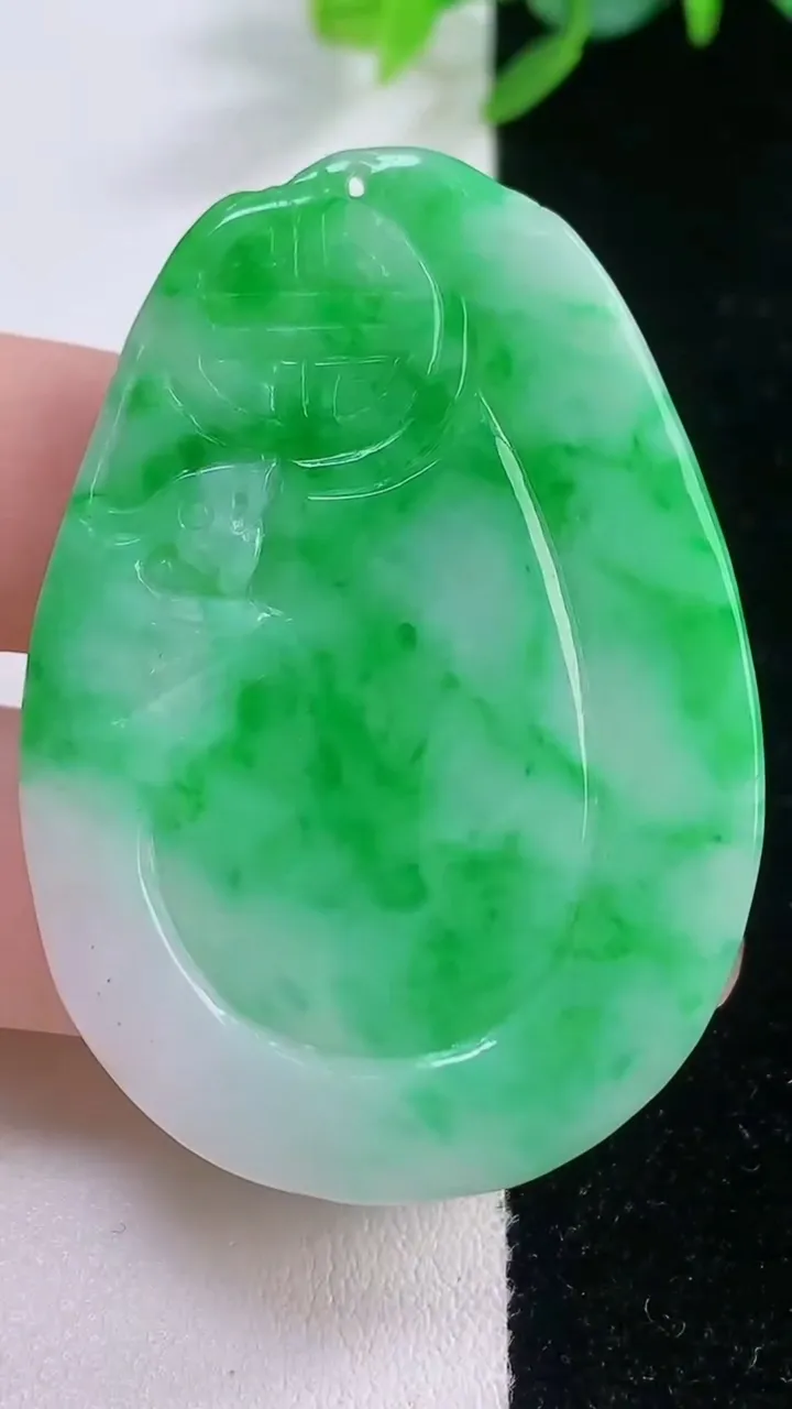 天然A货翡翠貔貅牌吊坠，尺寸51-35-3，重量:14.31g
12月1日