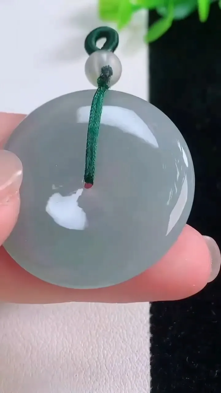 天然A货翡翠平安扣吊坠，尺寸34.4-5，重量:13.46g
12月1日