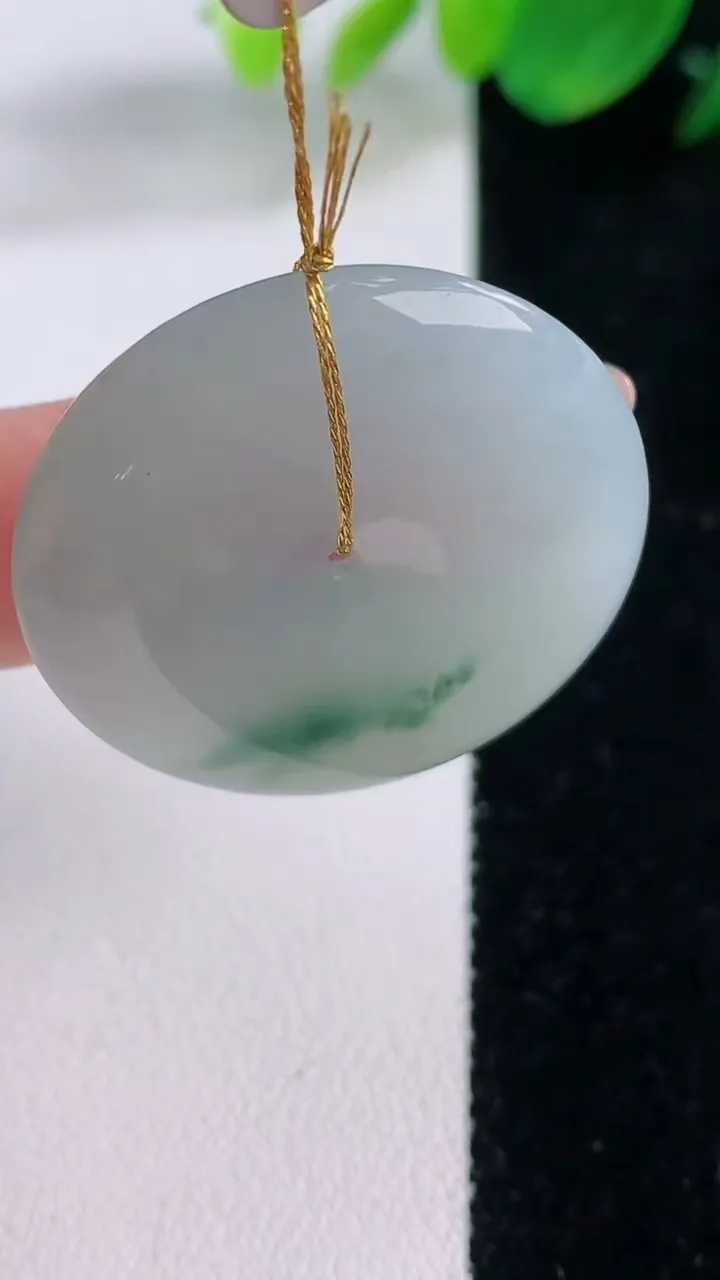 天然A货翡翠冰种飘花平安扣吊坠，尺寸31.8-5.2，重量:12.15g
12月1日