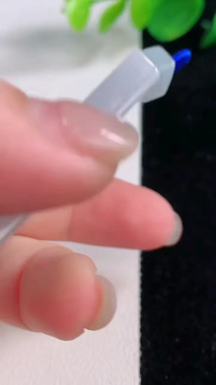 天然A货翡翠飘花无事牌吊坠，尺寸53.6-40.3-5.5，重量:36.62g
12月1日