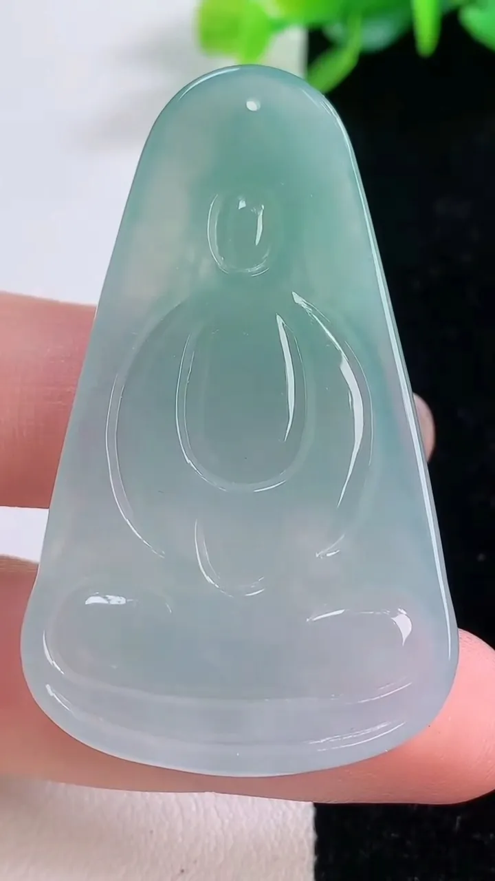 天然A货翡翠观音菩萨吊坠，尺寸50.2-30.5-5.3，重量:16.15g
12月1日