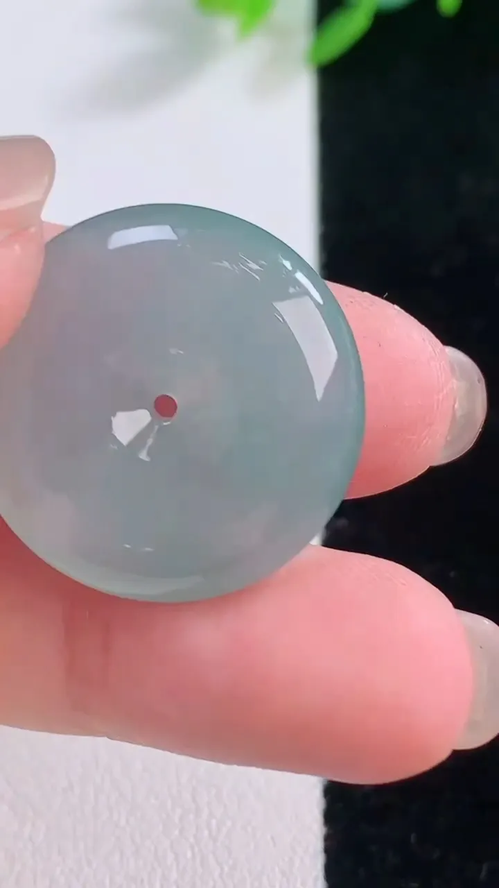 天然A货翡翠年年有余吊坠，尺寸27.4-12-5，重量:3.01g
12月1日