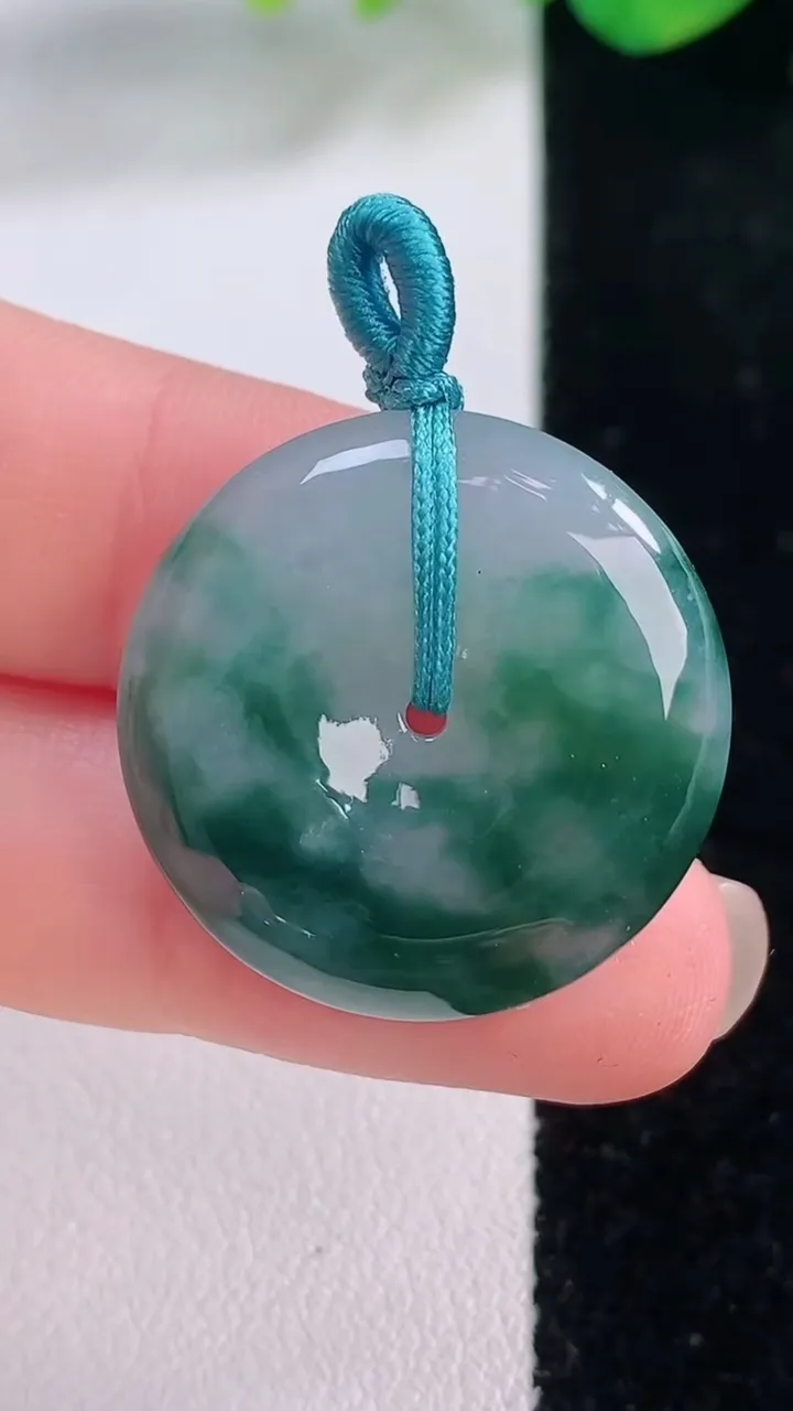 天然A货翡翠冰种飘花平安扣吊坠，尺寸25-5，重量:6.96g
12月1日