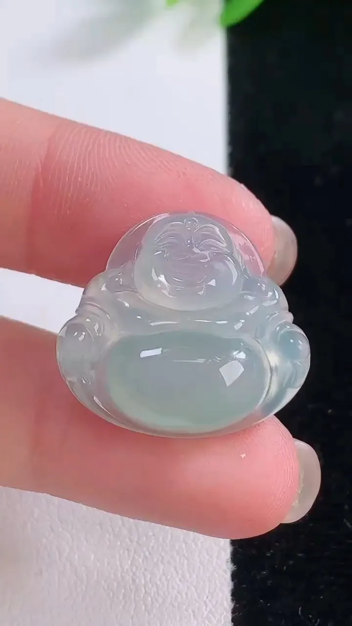 天然A货翡翠佛公吊坠，尺寸20.6-23-5.6，重量:3.73g
12月1日