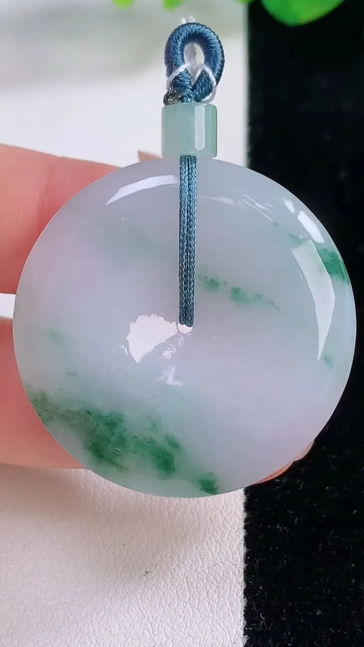 天然A货翡翠飘花平安扣吊坠，尺寸34.2-5.8，重量:14.57g
12月1日