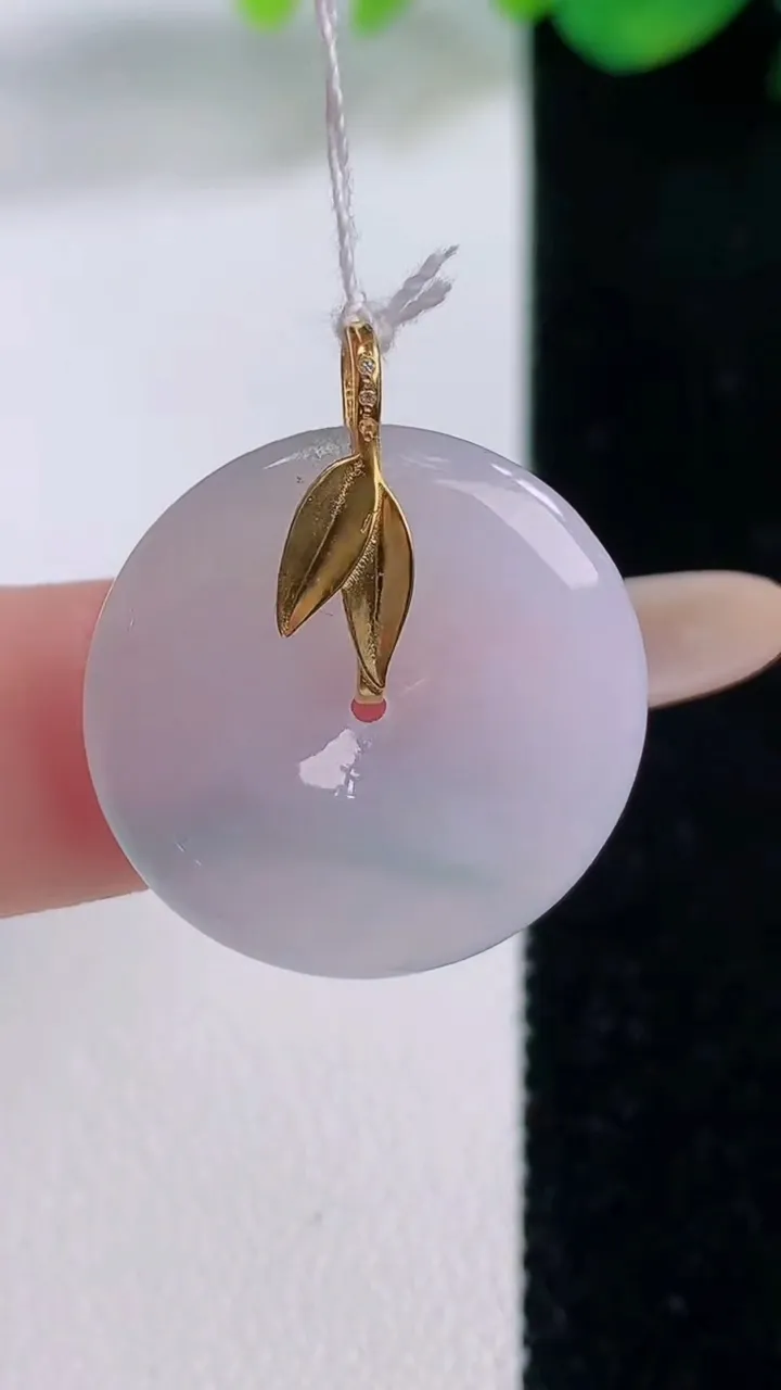 天然A货翡翠种飘花平安扣吊坠，尺寸22.5-4，重量:4.73g
12月1日