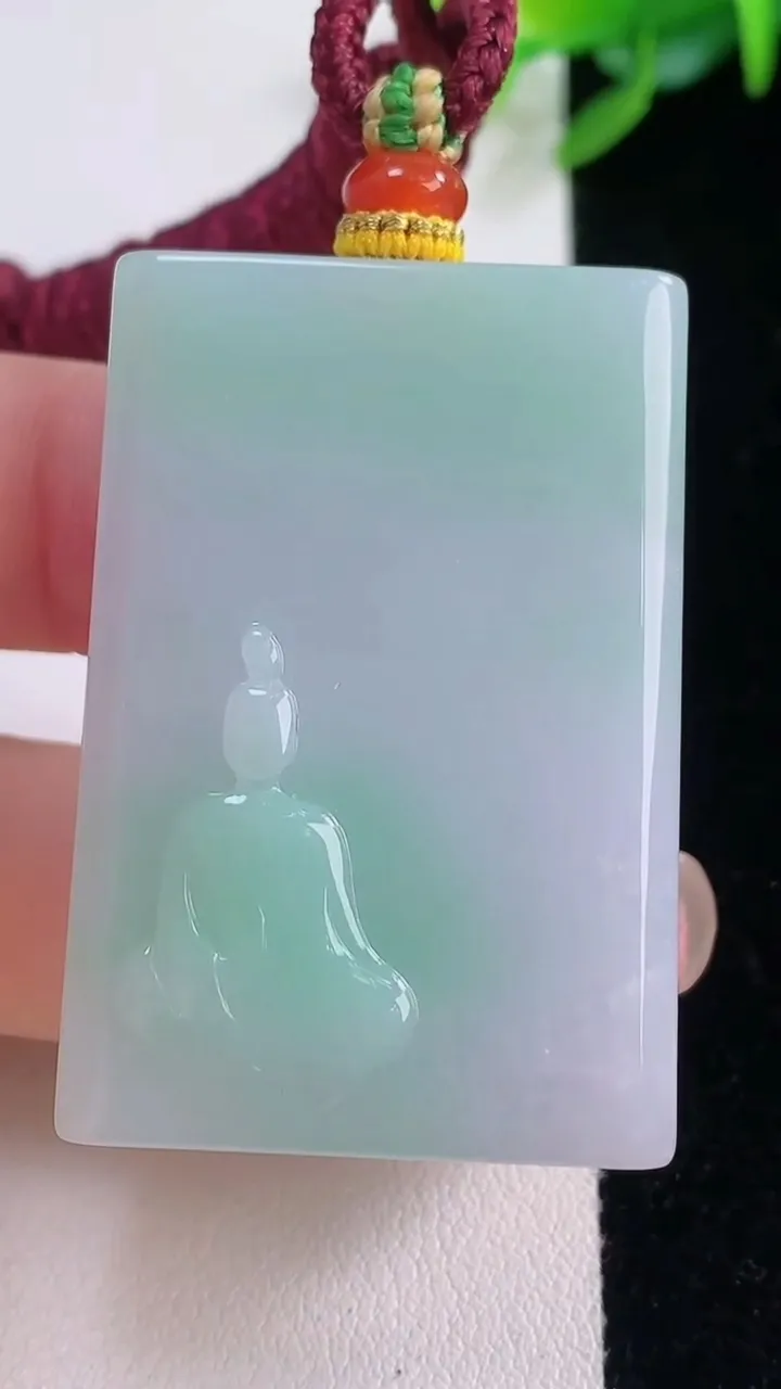 天然A货翡翠无相观音菩萨吊坠，尺寸42.8-29.2-9，重量:38.25g
12月1日