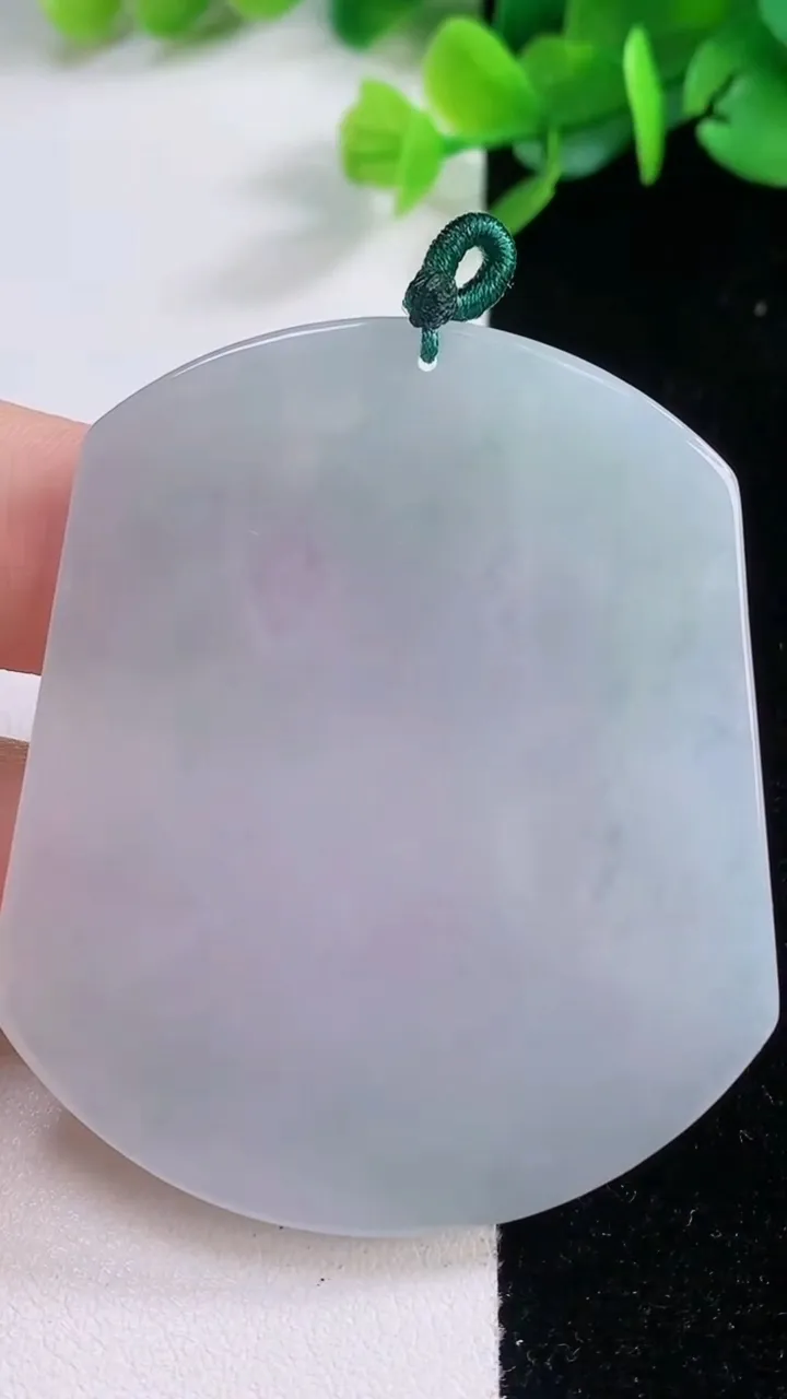 天然A货翡翠不动明王吊坠，尺寸54.4-46.7-5，重量:26.12g
12月1日