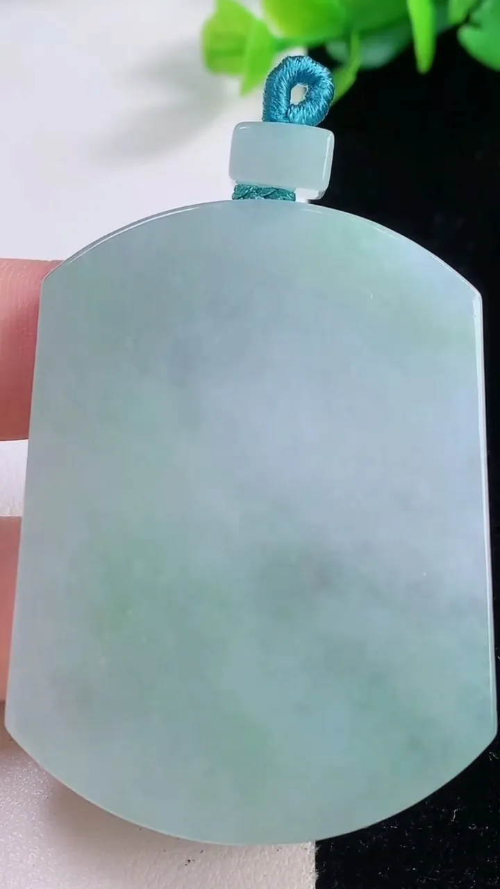 天然A货翡翠无事牌吊坠，尺寸52-38.5-5.5，重量:34.02g
12月1日