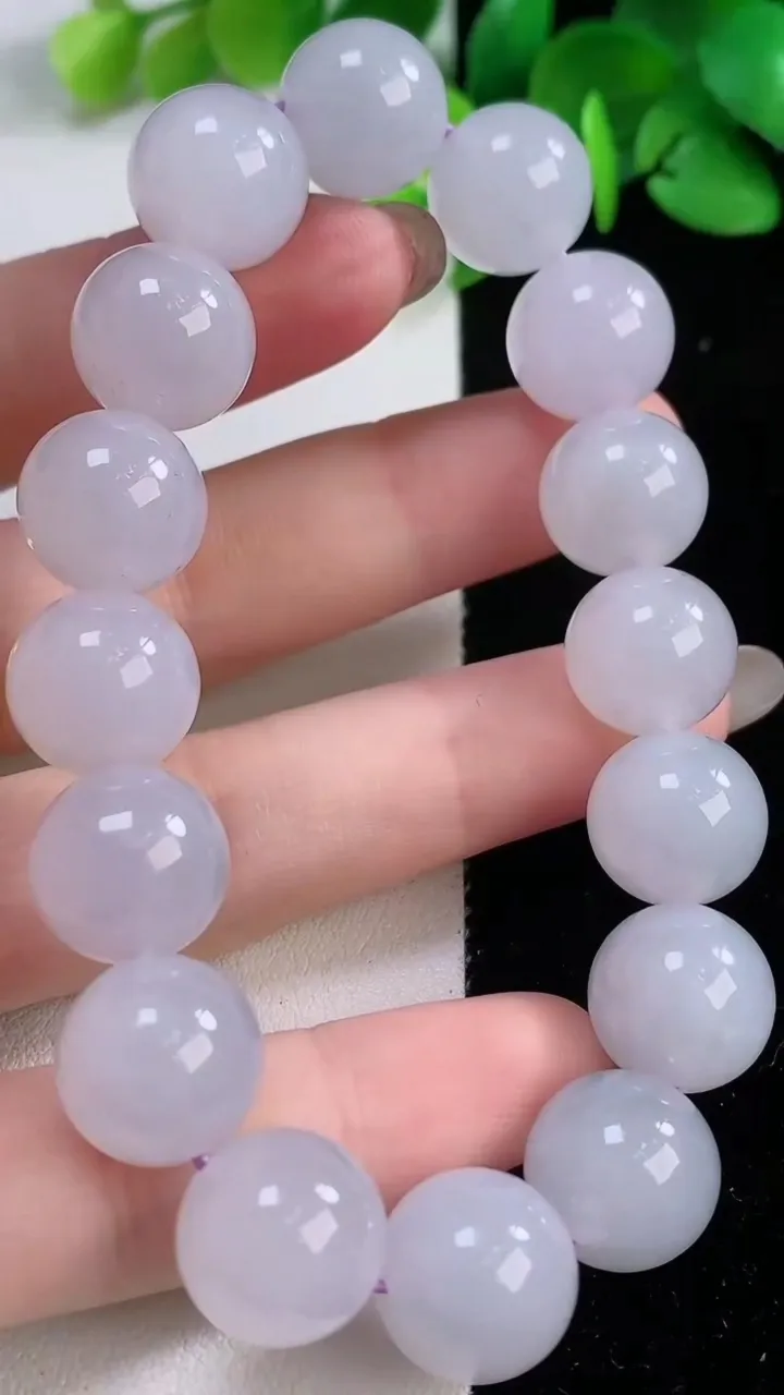 天然A货翡翠种白冰圆珠手串16颗，尺寸12.4，重量:53.47g12月1日
工厂直销收藏佳品,种好水足，色泽均匀，有种有色，上手高大气！
