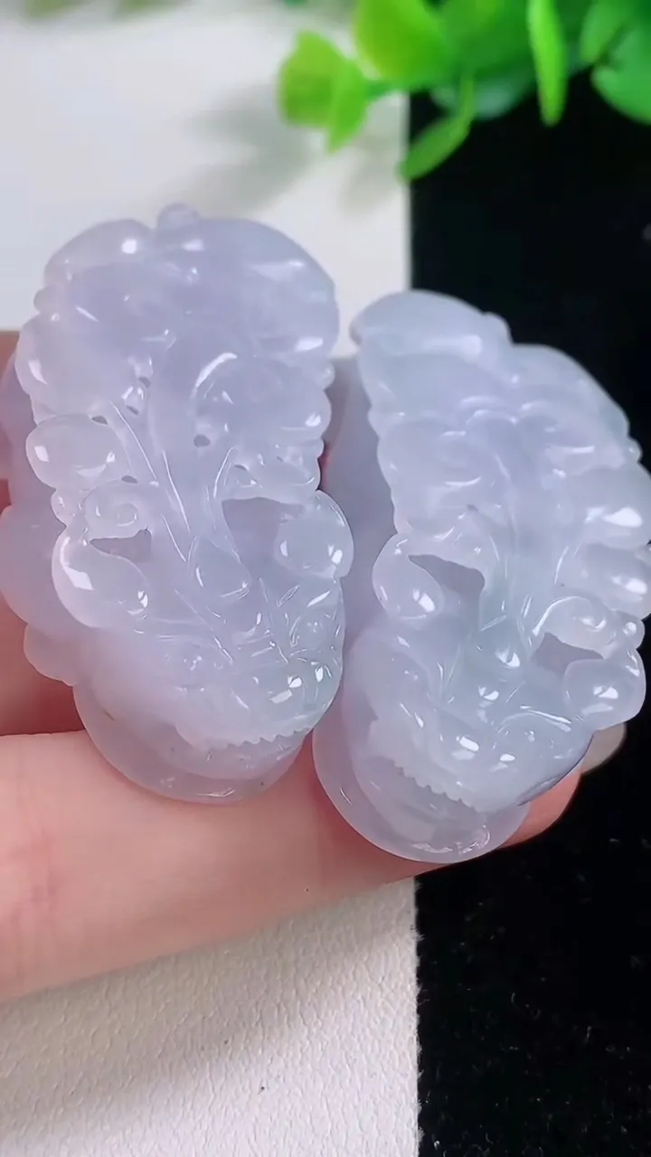 天然A货翡翠紫罗兰貔貅吊坠一对，尺寸43.4-23-12，重量:52.48g
12月1日