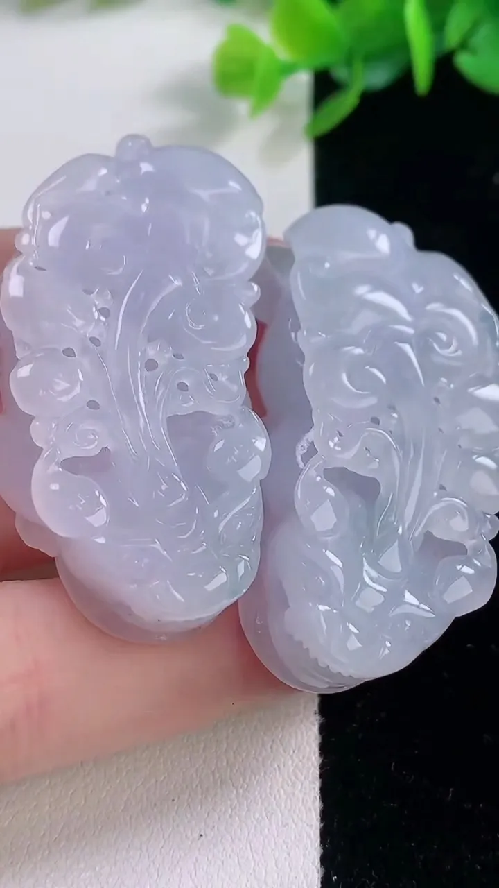 天然A货翡翠紫罗兰貔貅吊坠一对，尺寸43.4-23-12，重量:52.48g
12月1日